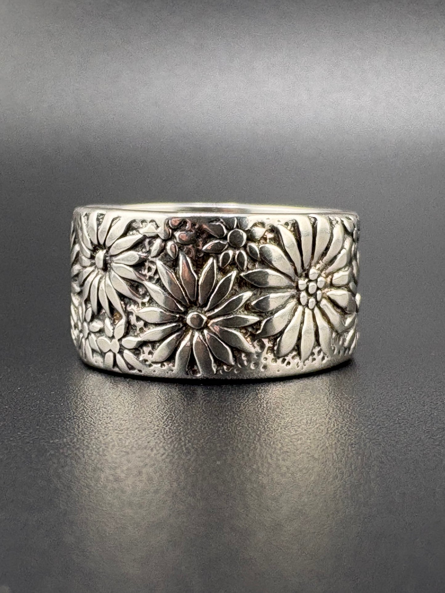 .925 Sterling Silver Flower Power Ring – 9.17g