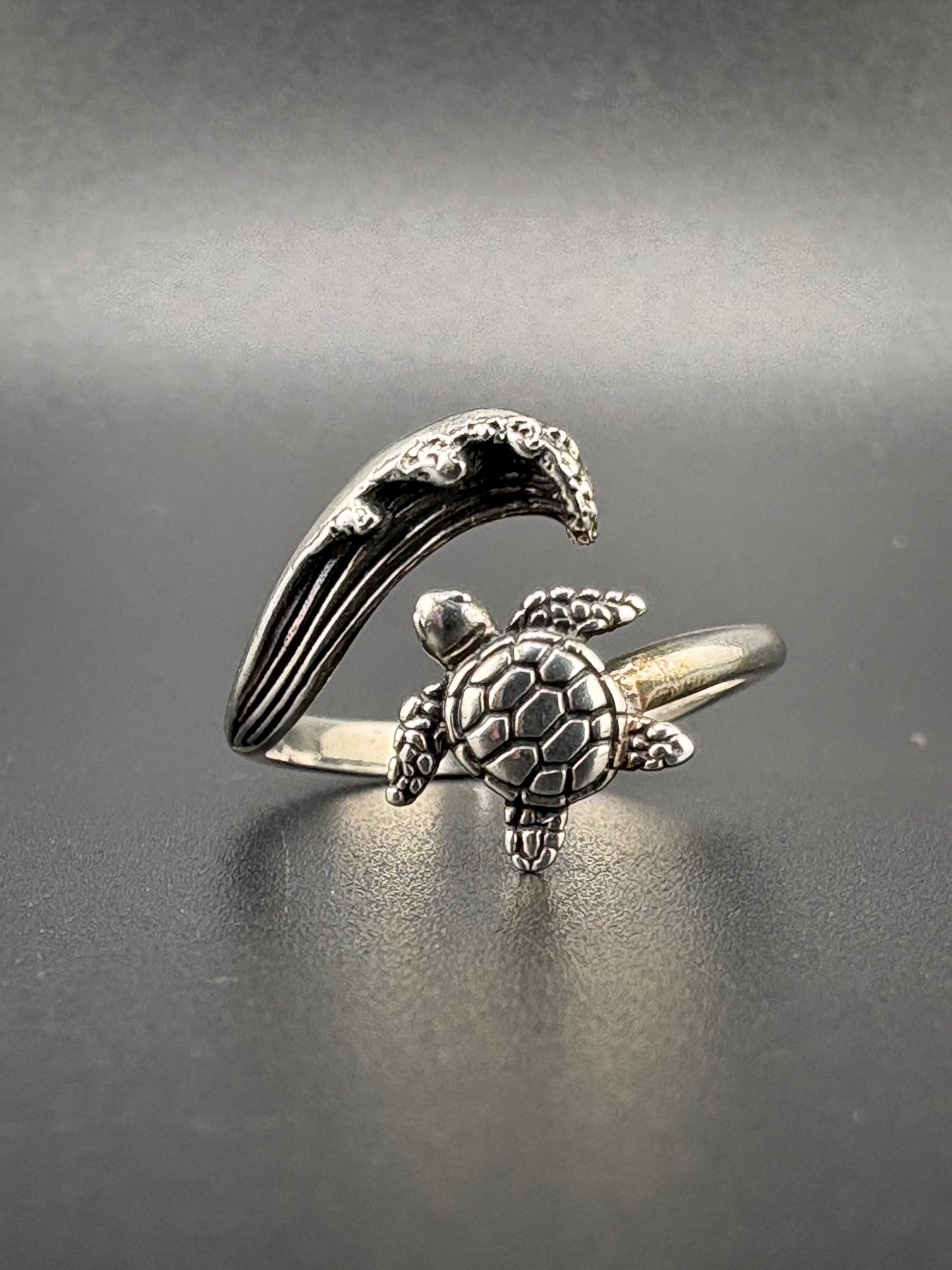 .925 Sterling Silver Turtle & Wave Ring – 2.52g – Size 7