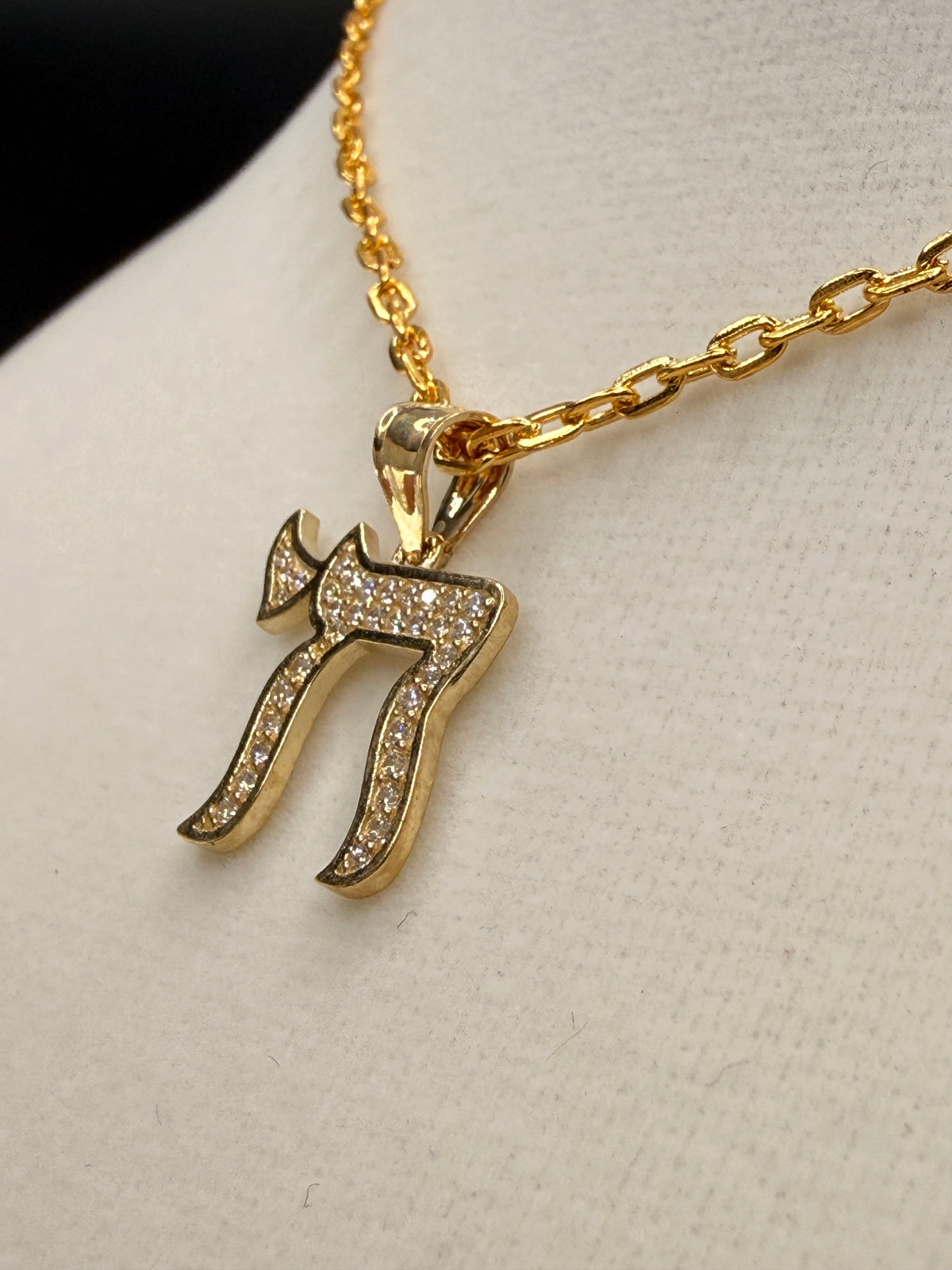 14K Gold CZ Hebrew Chai Pendant detail view