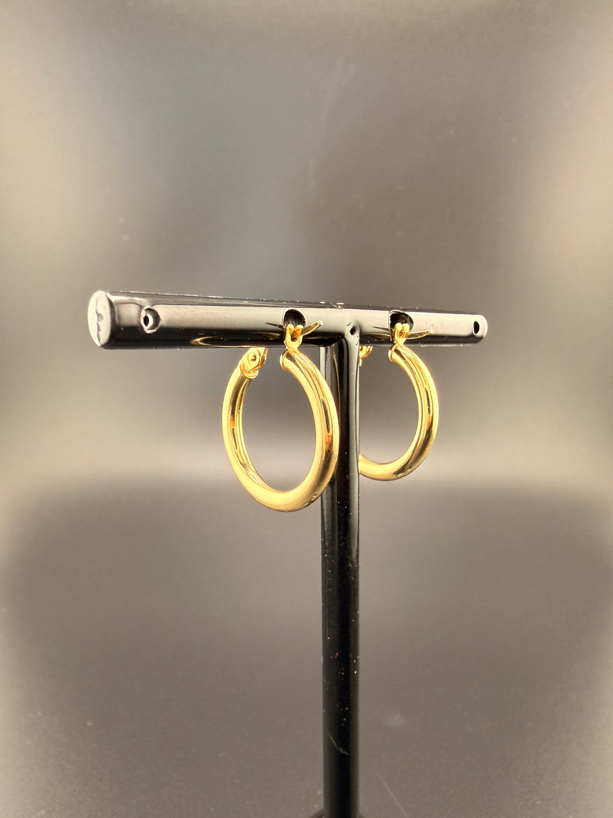 14K Solid Gold Hoop Earrings – Lightweight Classic Gold Hoops (1.46g) detail view