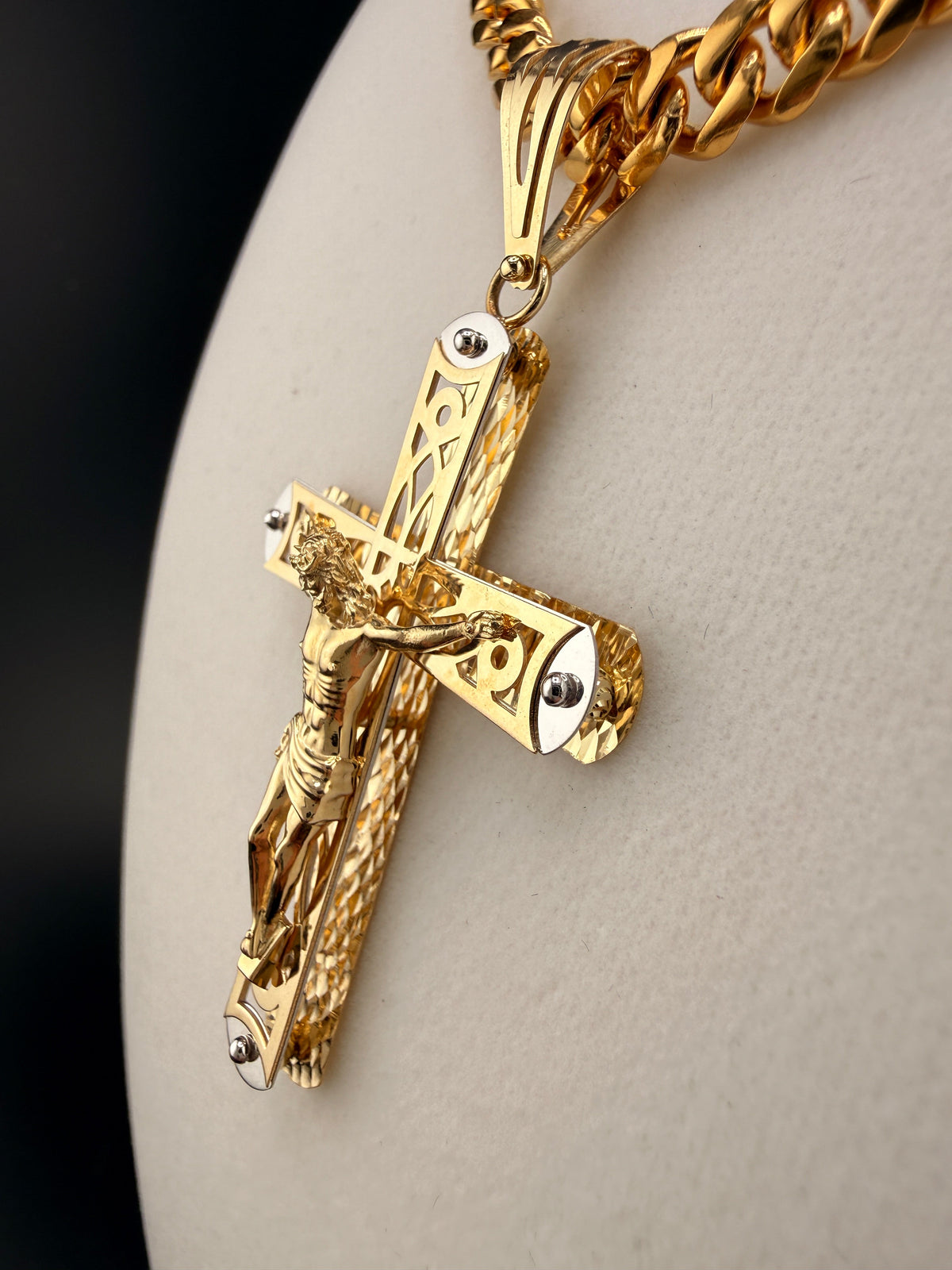 14K Gold Jesus on the Cross Pendant – 7.34 Grams Solid Gold Crucifix | Jewelry Connect detail view