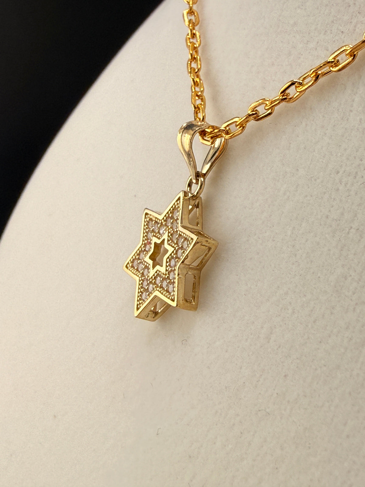 14K STAR OF DAVID Pendant detail view