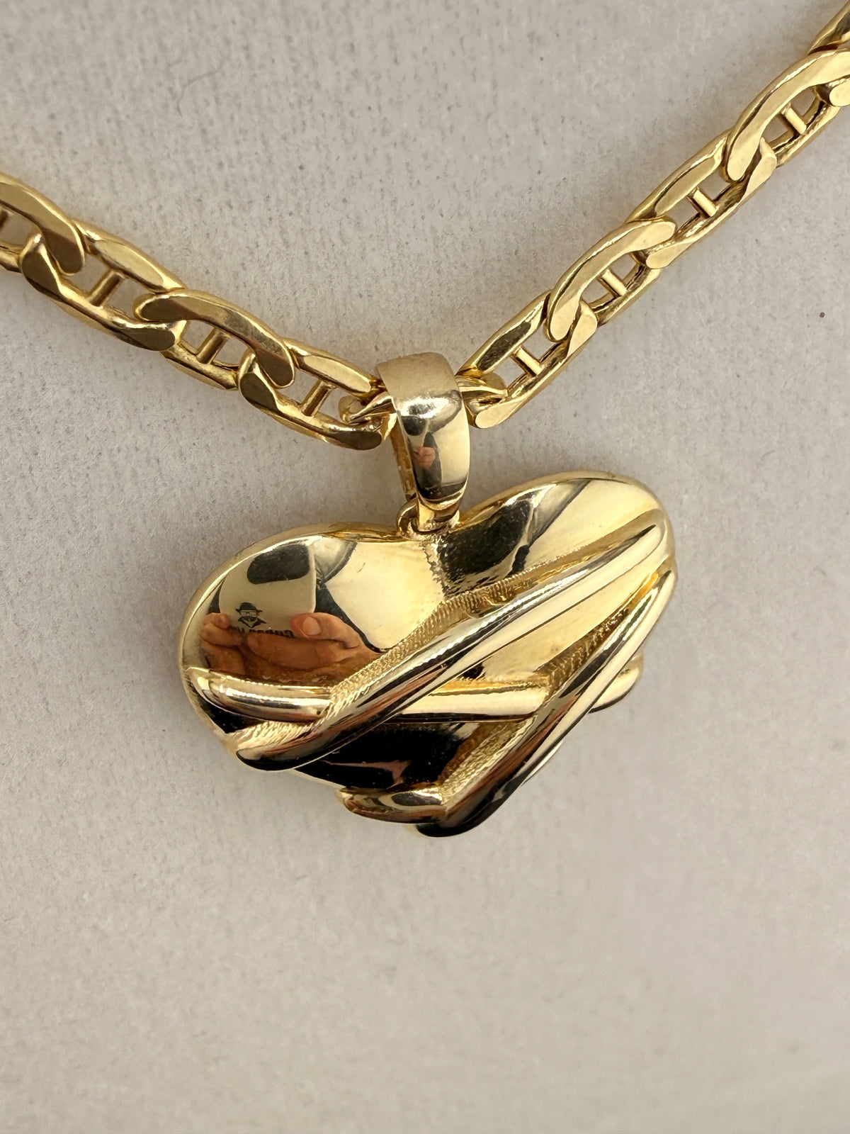 10K Gold Heart Pendant – Solid Gold Love Pendant (2.1g) detail view