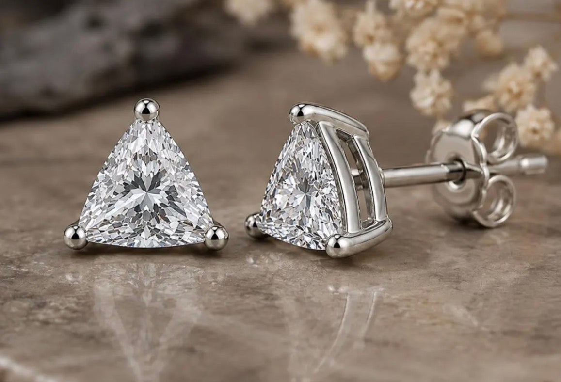 1 ct / 10 Kt white gold / trillium / earring set (2ct total) detail view