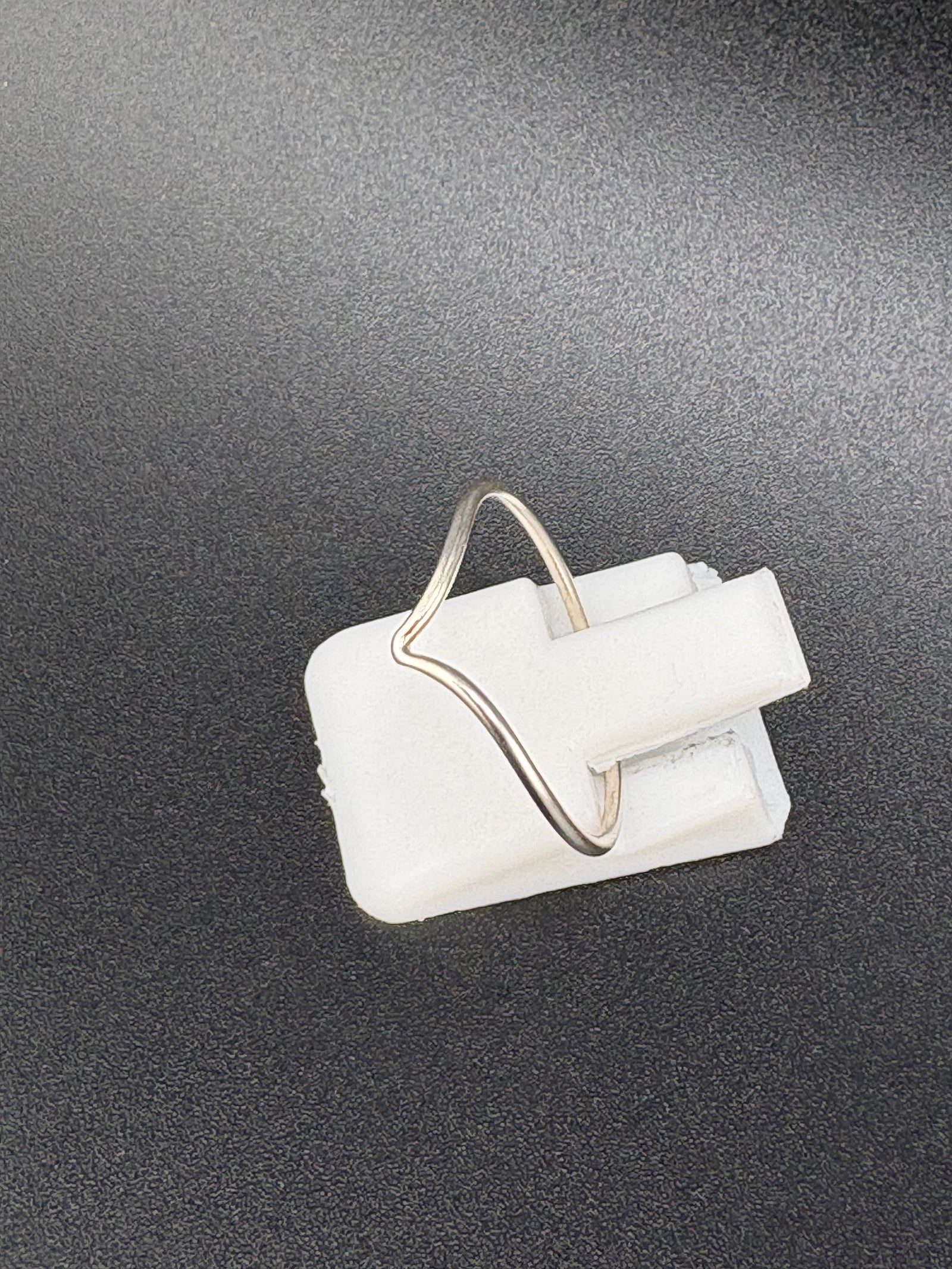 .925 Sterling Silver V Ring – 0.53g detail view