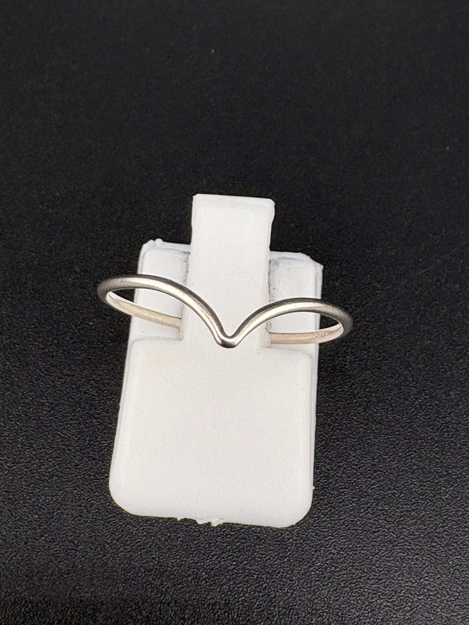 .925 Sterling Silver V Ring – 0.53g alternate product view