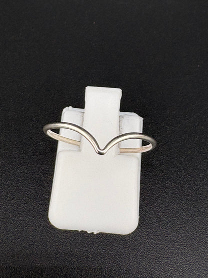 .925 Sterling Silver V Ring – 0.53g