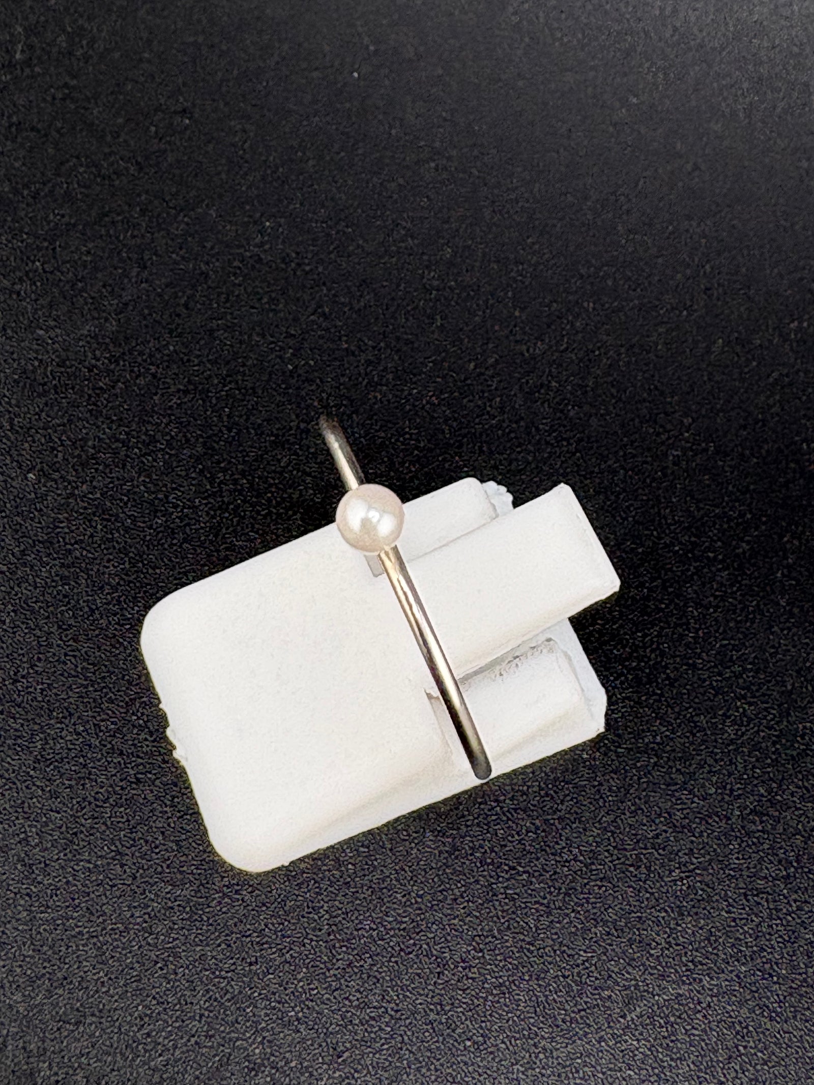 .925 Sterling Silver Small Pearl Ring – 0.52g detail view