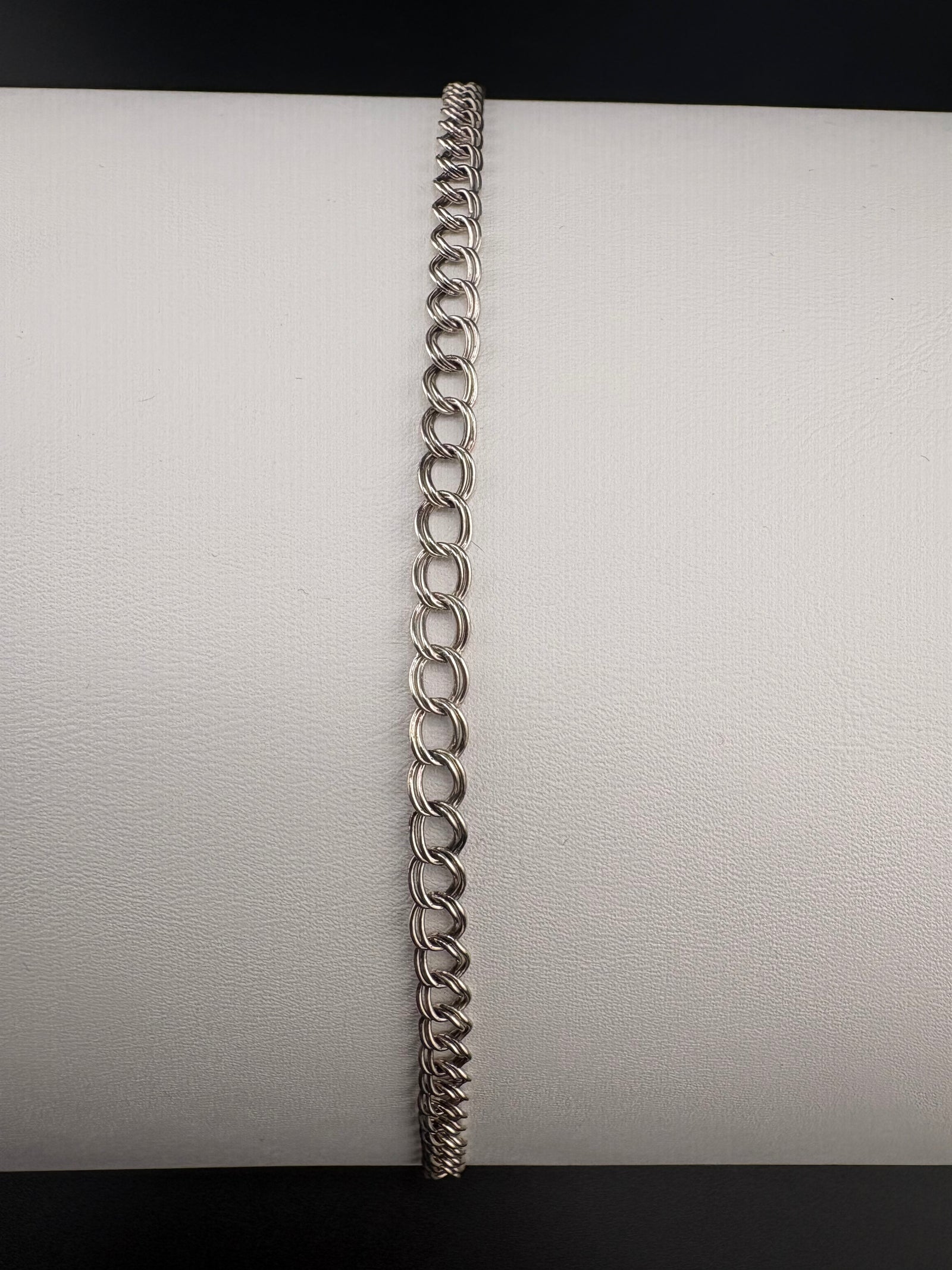 .925 Sterling Silver Double Curb Link Bracelet – 4 mm / 7 in detail view
