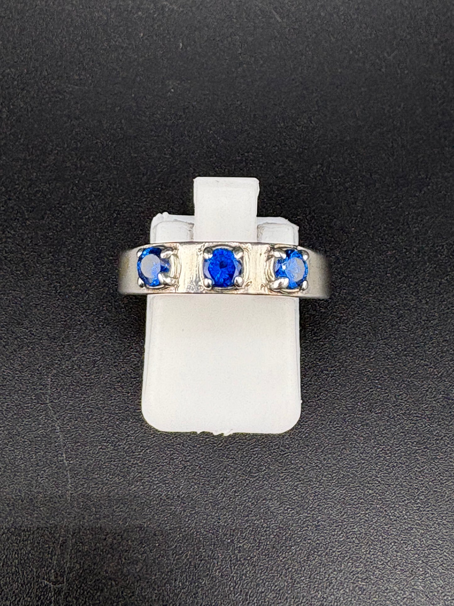 925 Sterling Silver Ring with 3 Blue CZ Stones – Size 7