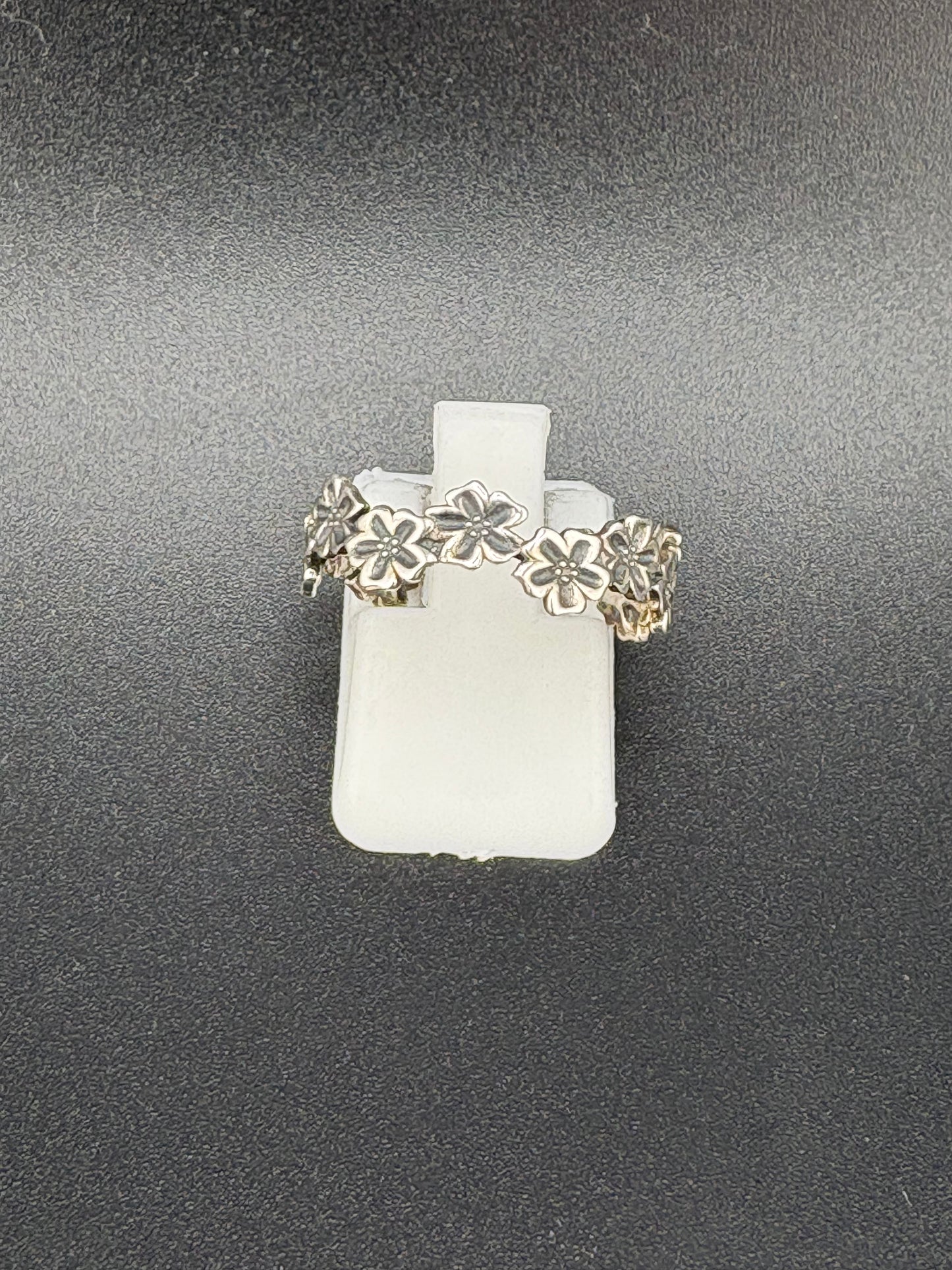 .925 Sterling Silver Flower Band Ring – 2g
