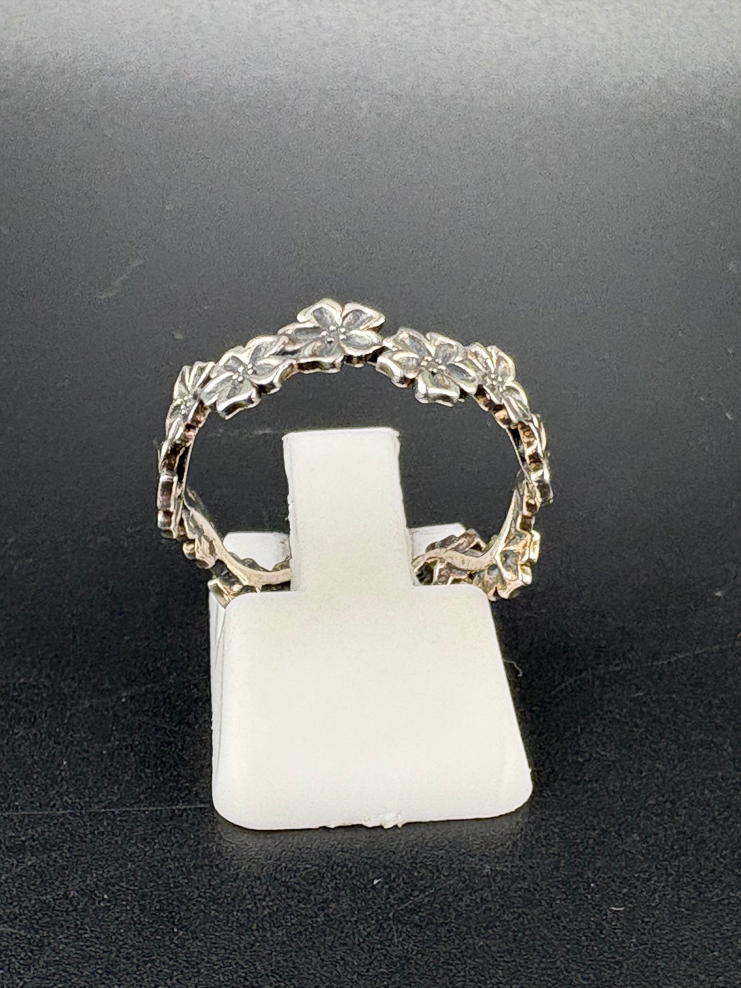 .925 Sterling Silver Flower Band Ring – 2g