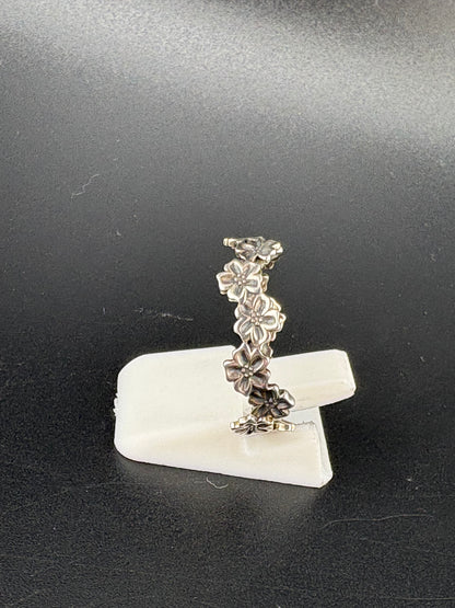 .925 Sterling Silver Flower Band Ring – 2g