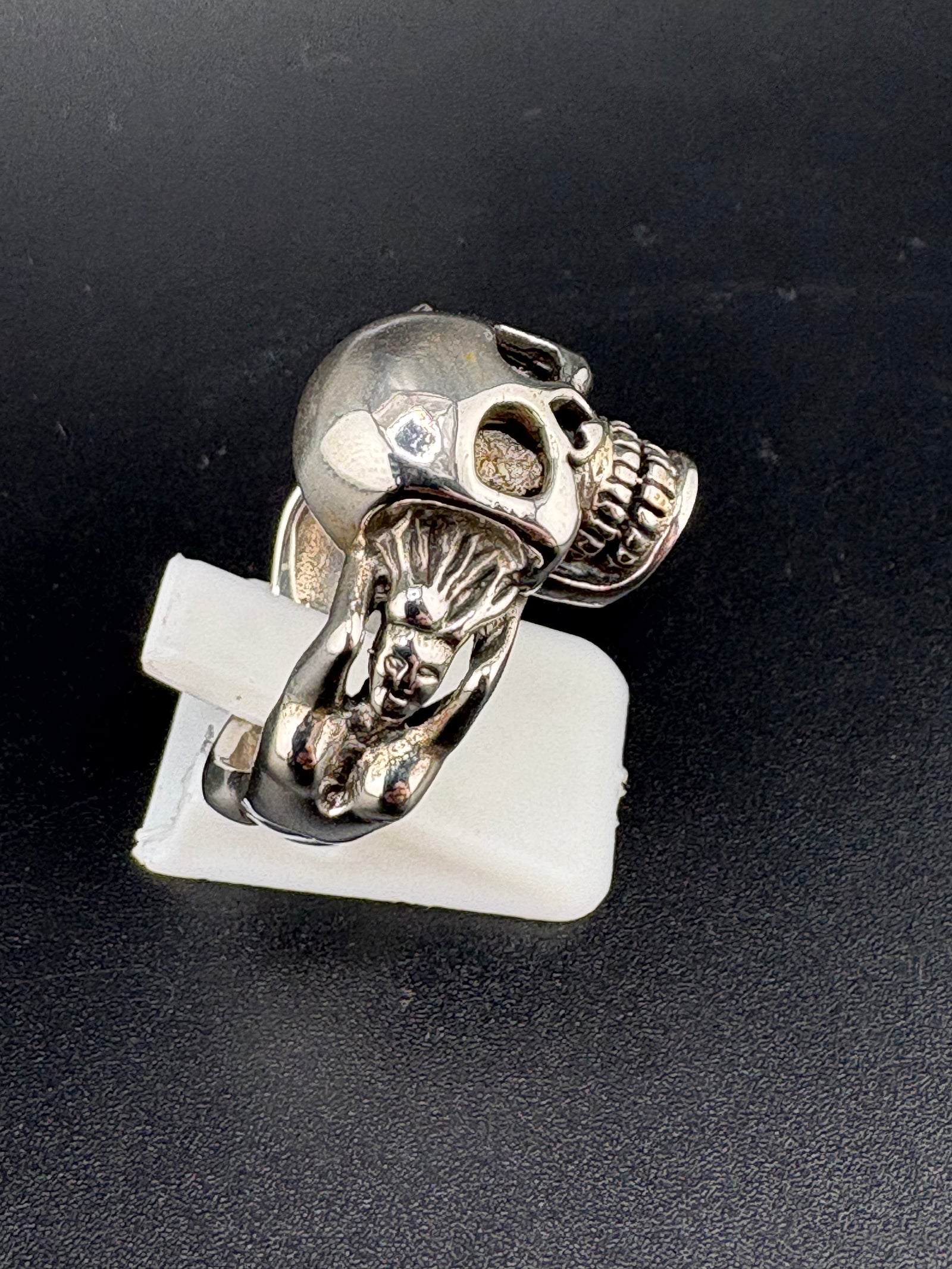 .925 Sterling Silver Skull Woman Figure Ring – 11.2g – Size 10 detail view