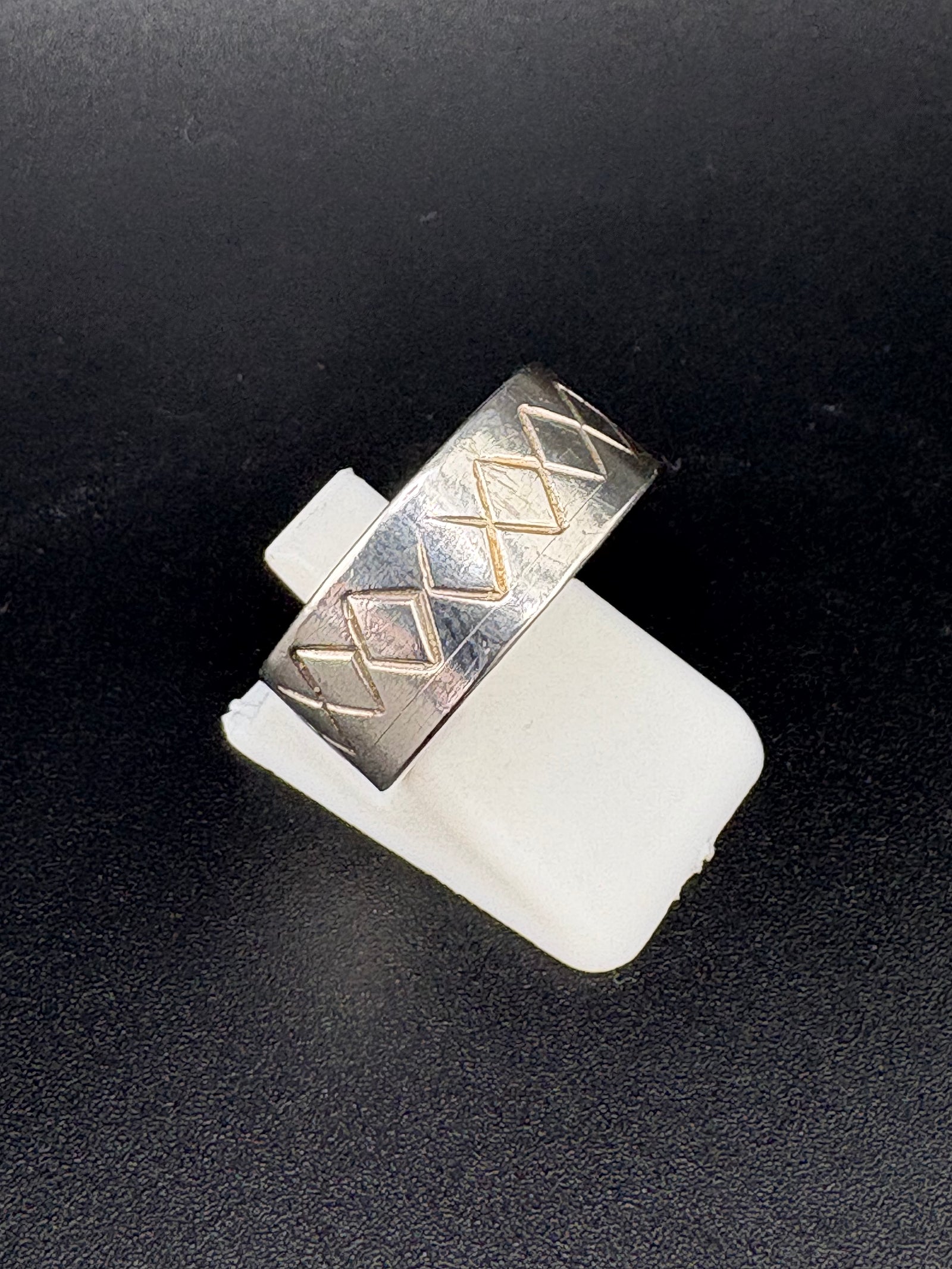 .925 Sterling Silver Textured Band Ring – 6.67g – Size 7 detail view
