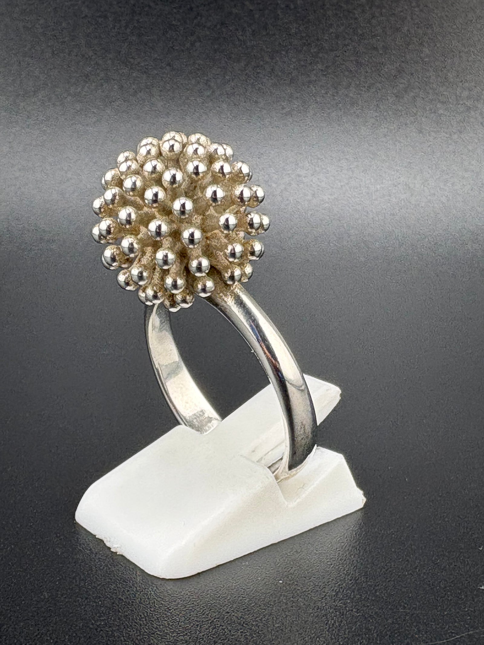 .925 Sterling Silver Firework Ball Ring – 9.67g – Size 8 detail view