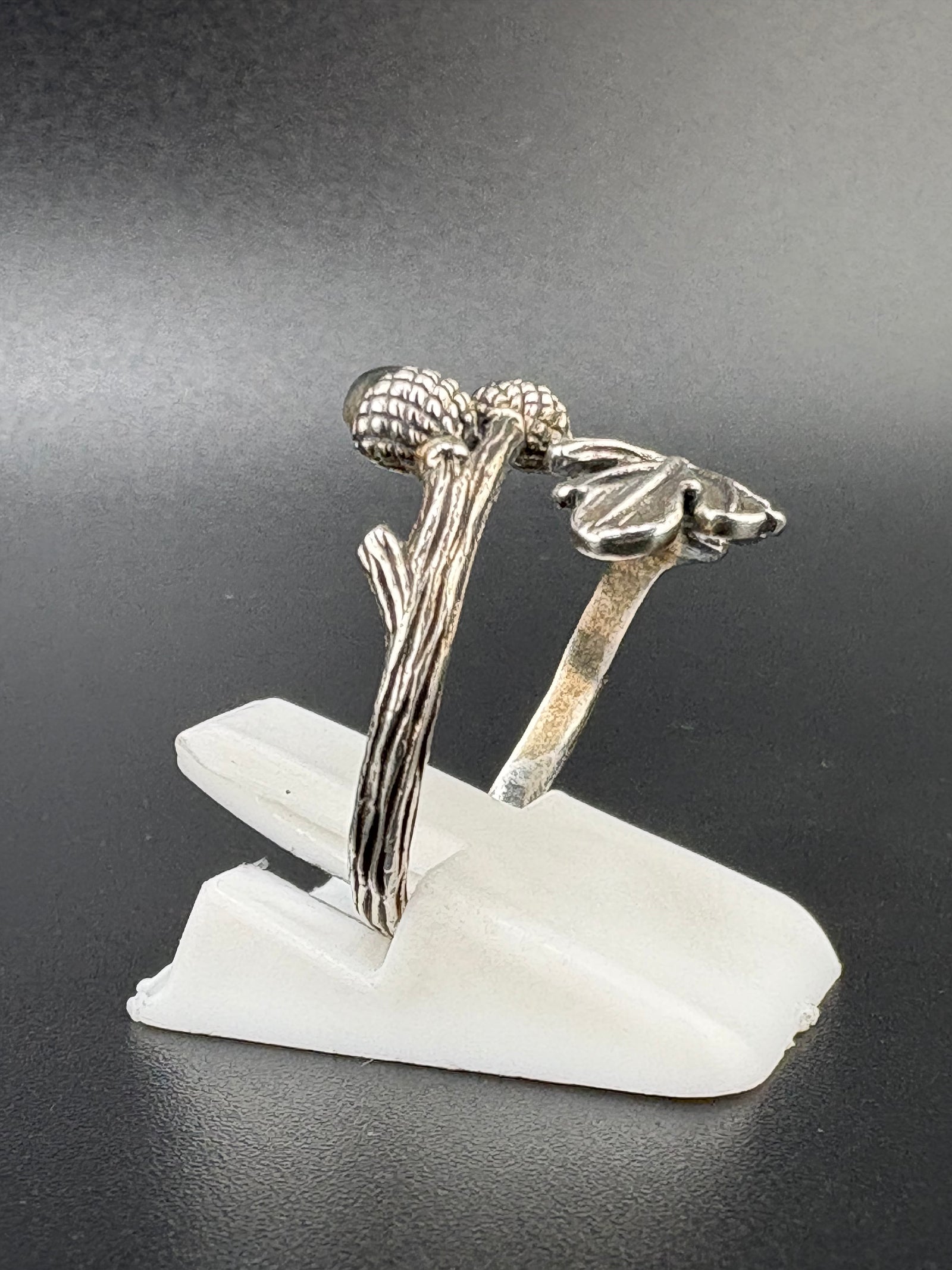 .925 Sterling Silver Acorn & Leaf Ring – 2.43g – Size 8 Adjustable detail view