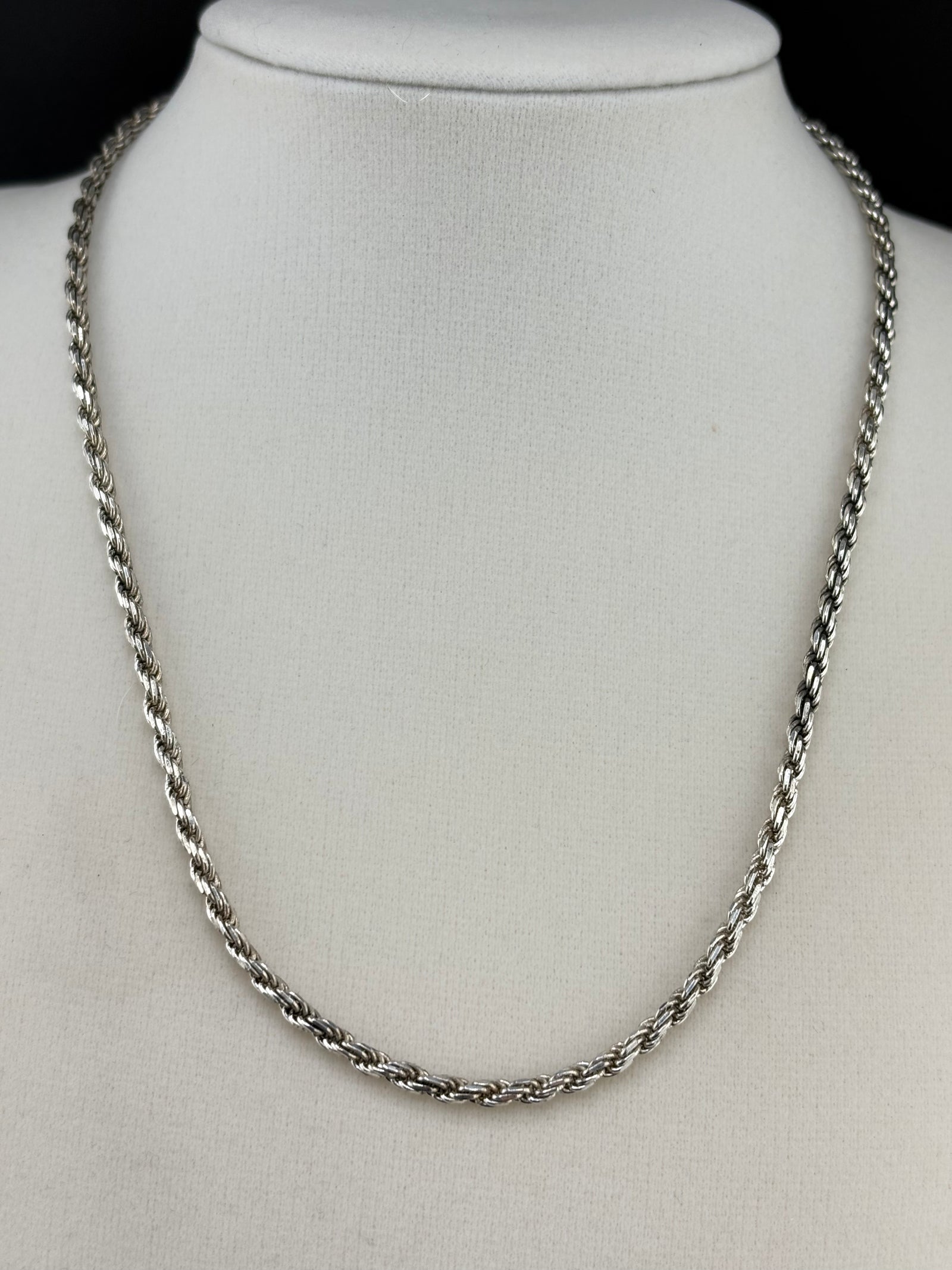 .925 Sterling Silver Classic Rope Chain Necklace – 2.7mm / 16" detail view