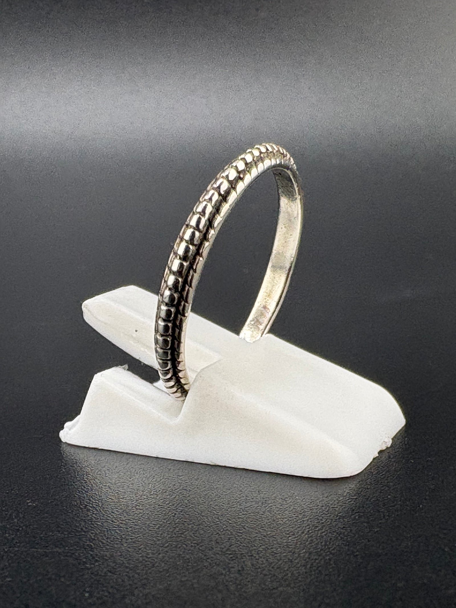 .925 Sterling Silver Textured Dainty Ring – 1.11g detail view