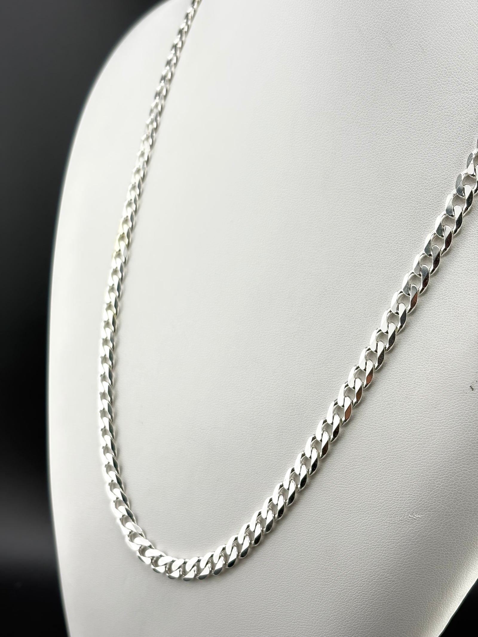 .925 Sterling Silver Curb Chain Necklace – 6.66mm / 24" detail view