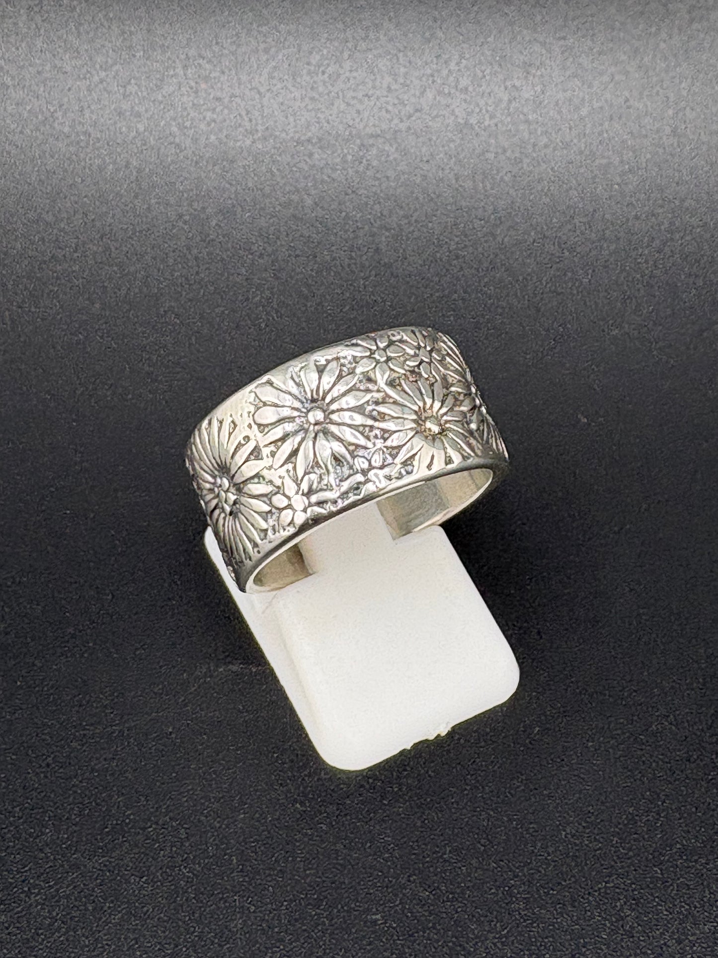 .925 Sterling Silver Flower Power Ring – 9.17g