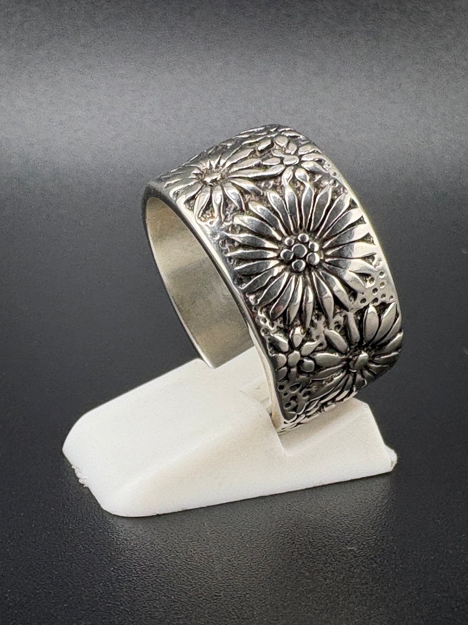.925 Sterling Silver Flower Power Ring – 9.17g alternate product view