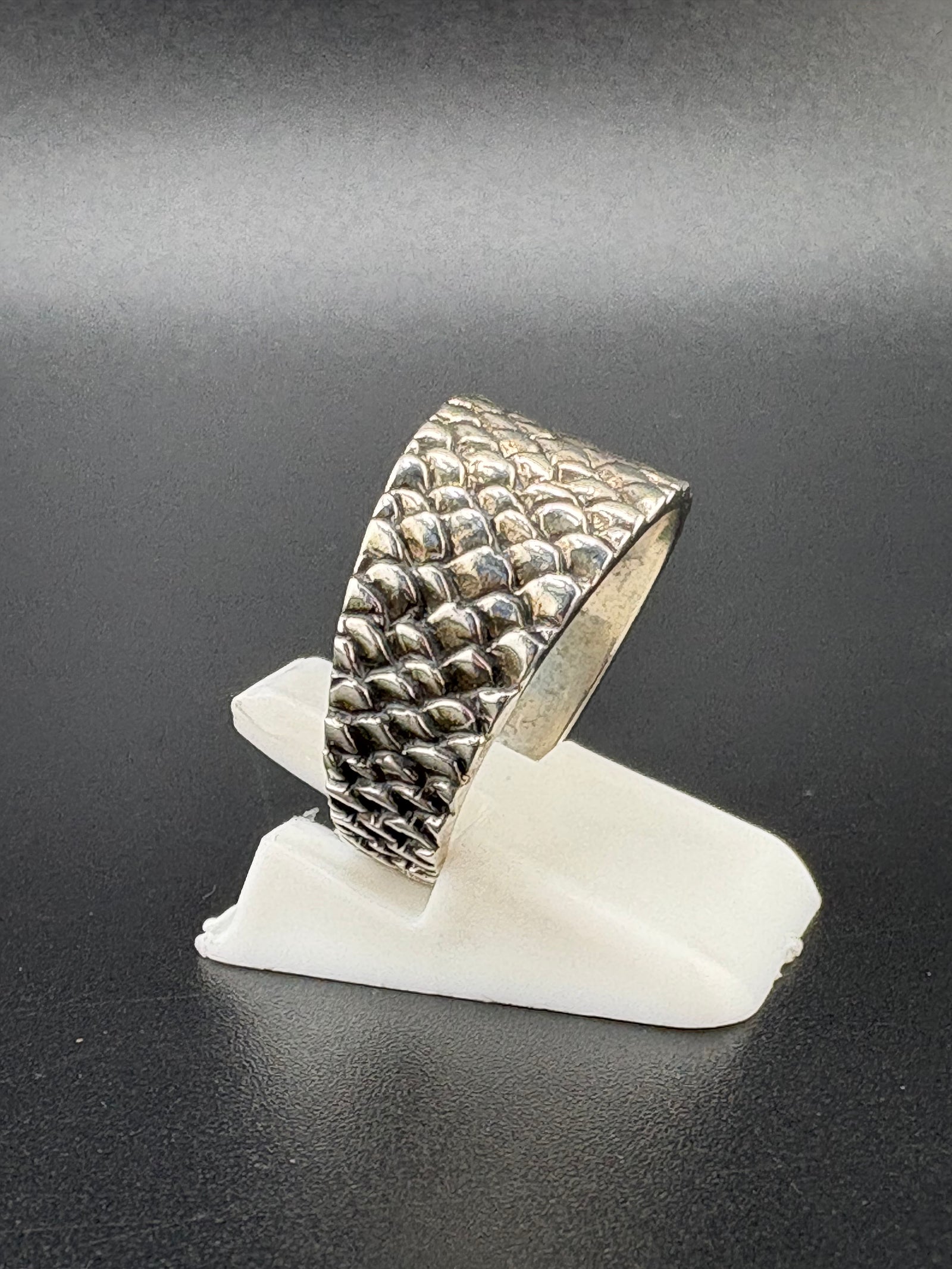 .925 Sterling Silver Dragon Scale Ring – 4.56g detail view