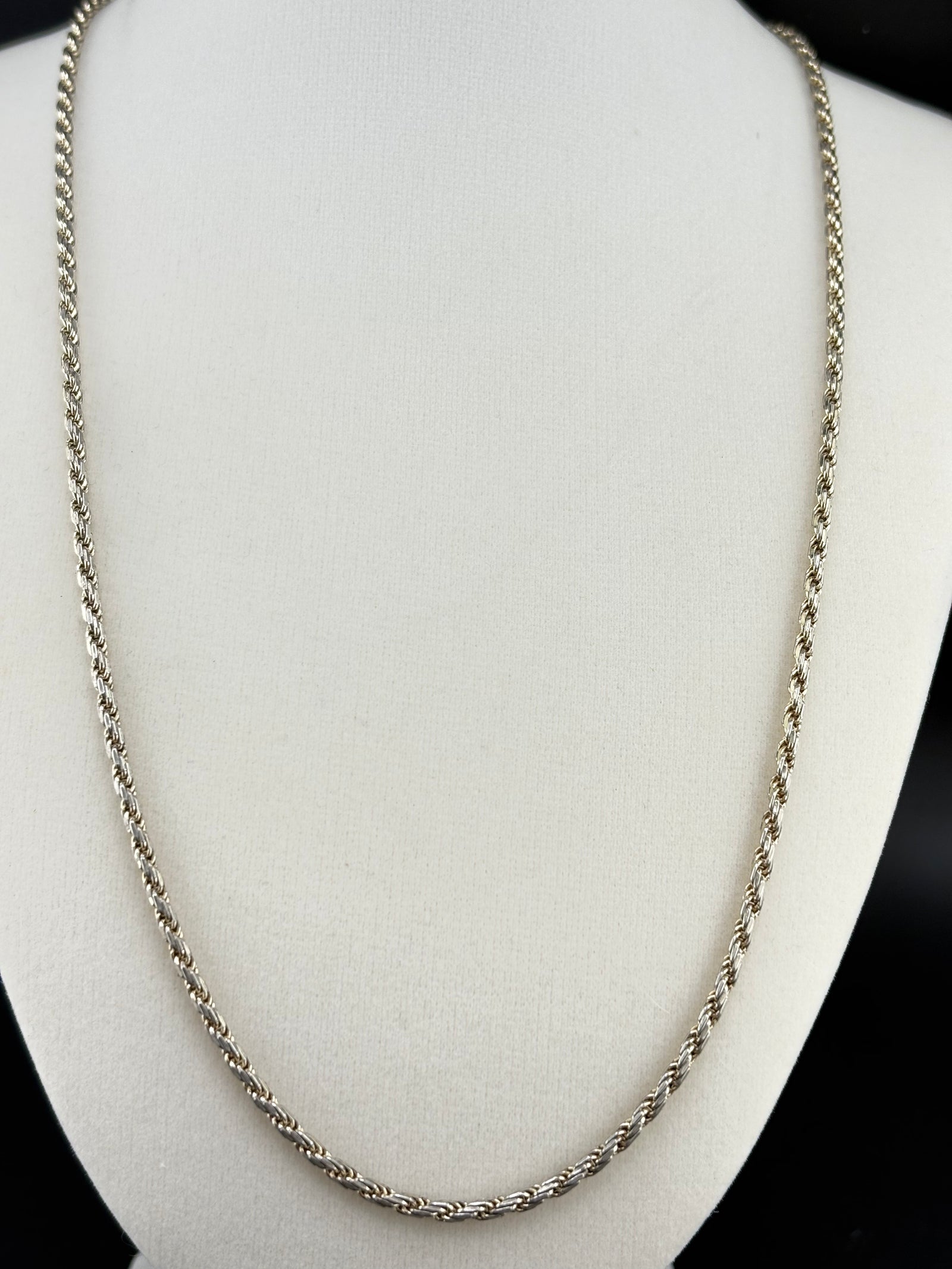 .925 Sterling Silver Classic Rope Chain Necklace – 2.45mm /24" detail view