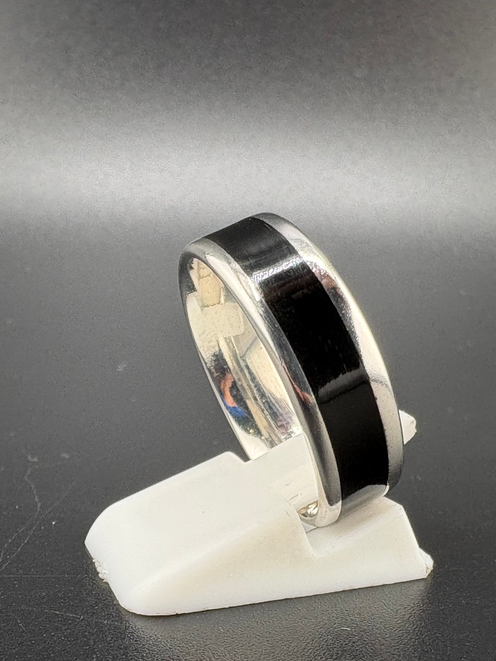 .925 Sterling Silver Black & Silver Band Ring – 5.5g – Size 10 alternate product view