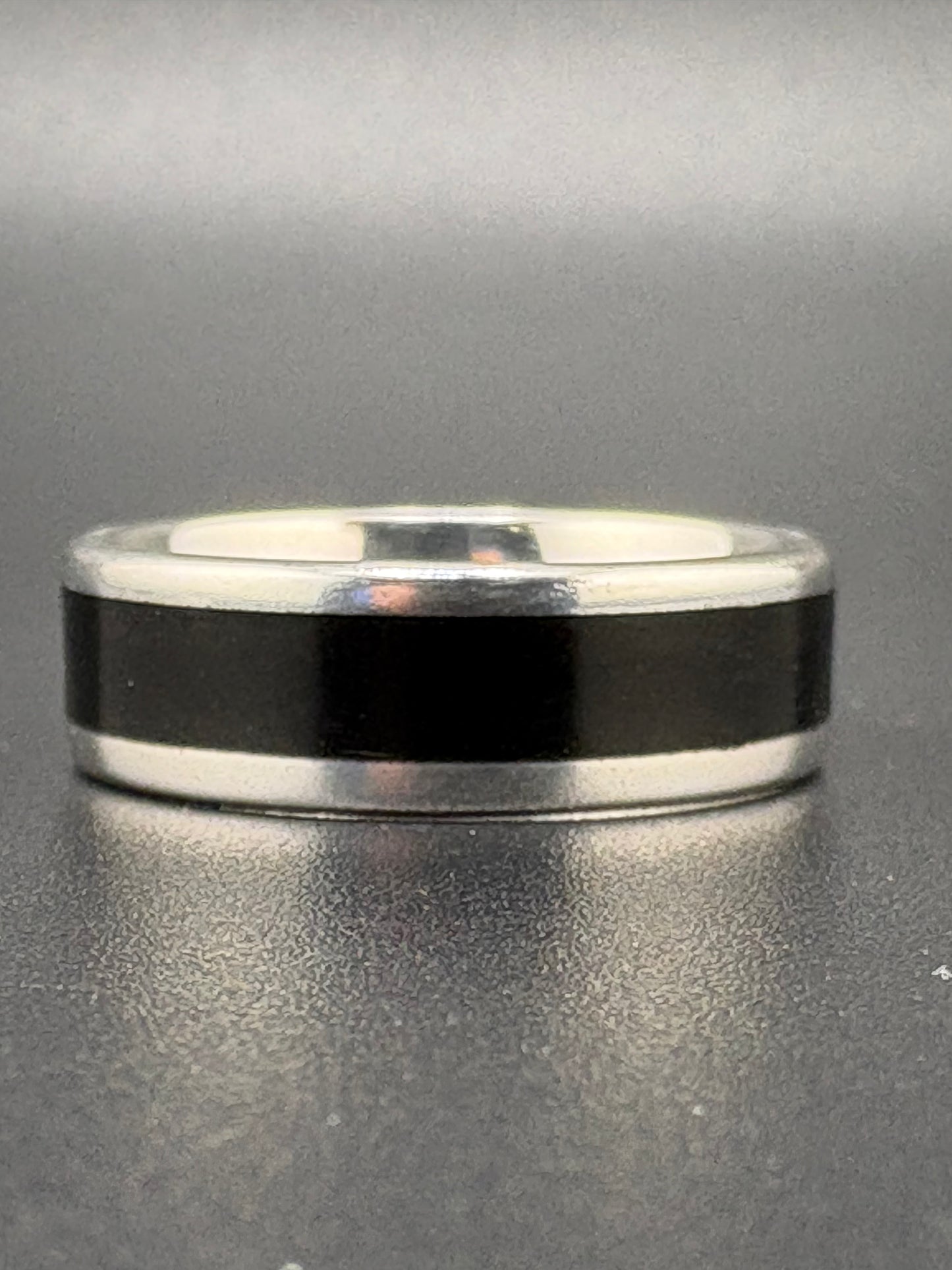 .925 Sterling Silver Black & Silver Band Ring – 5.5g – Size 10