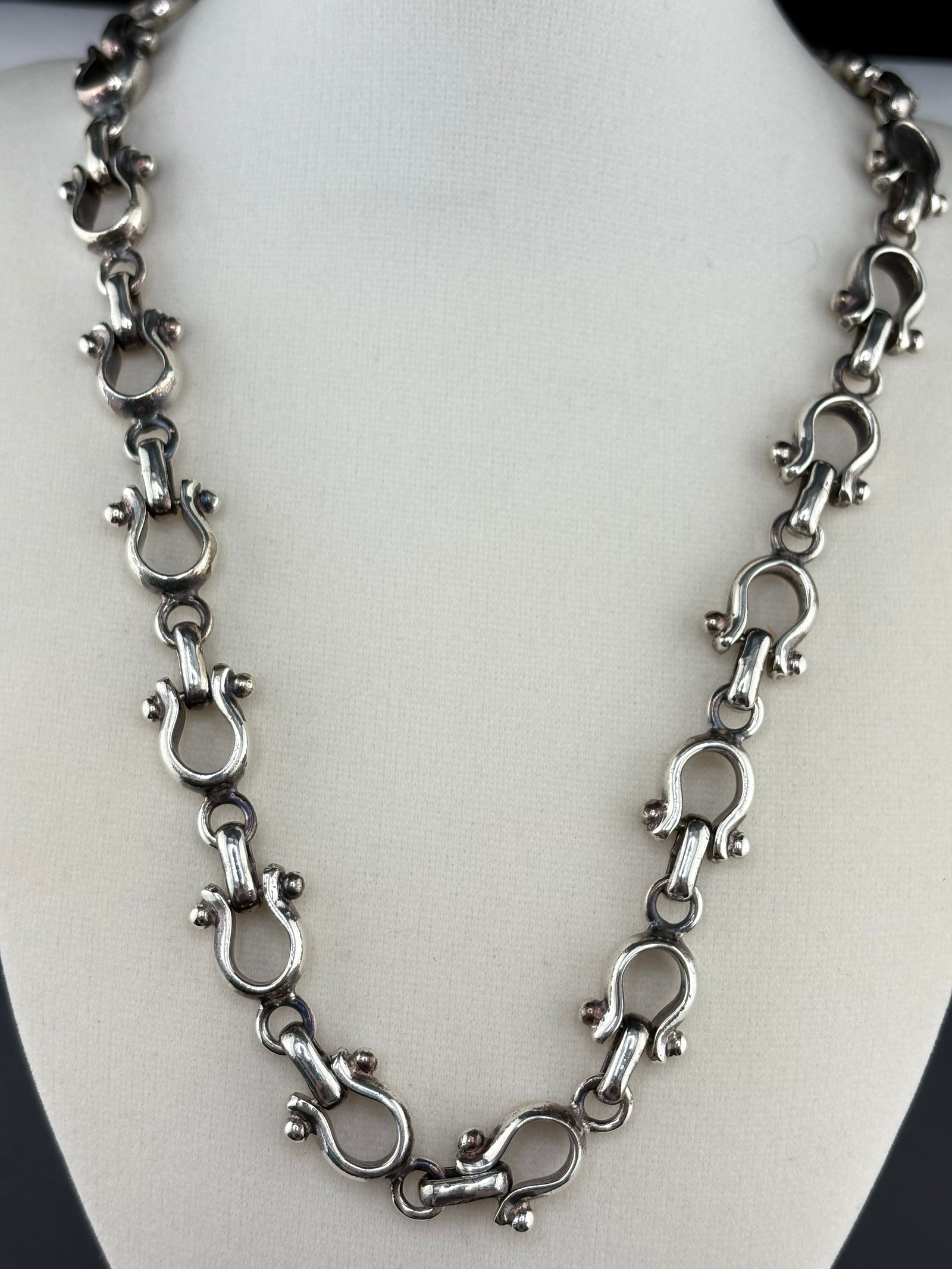 Horsebit Link Necklace – 9.7mm / 20" detail view