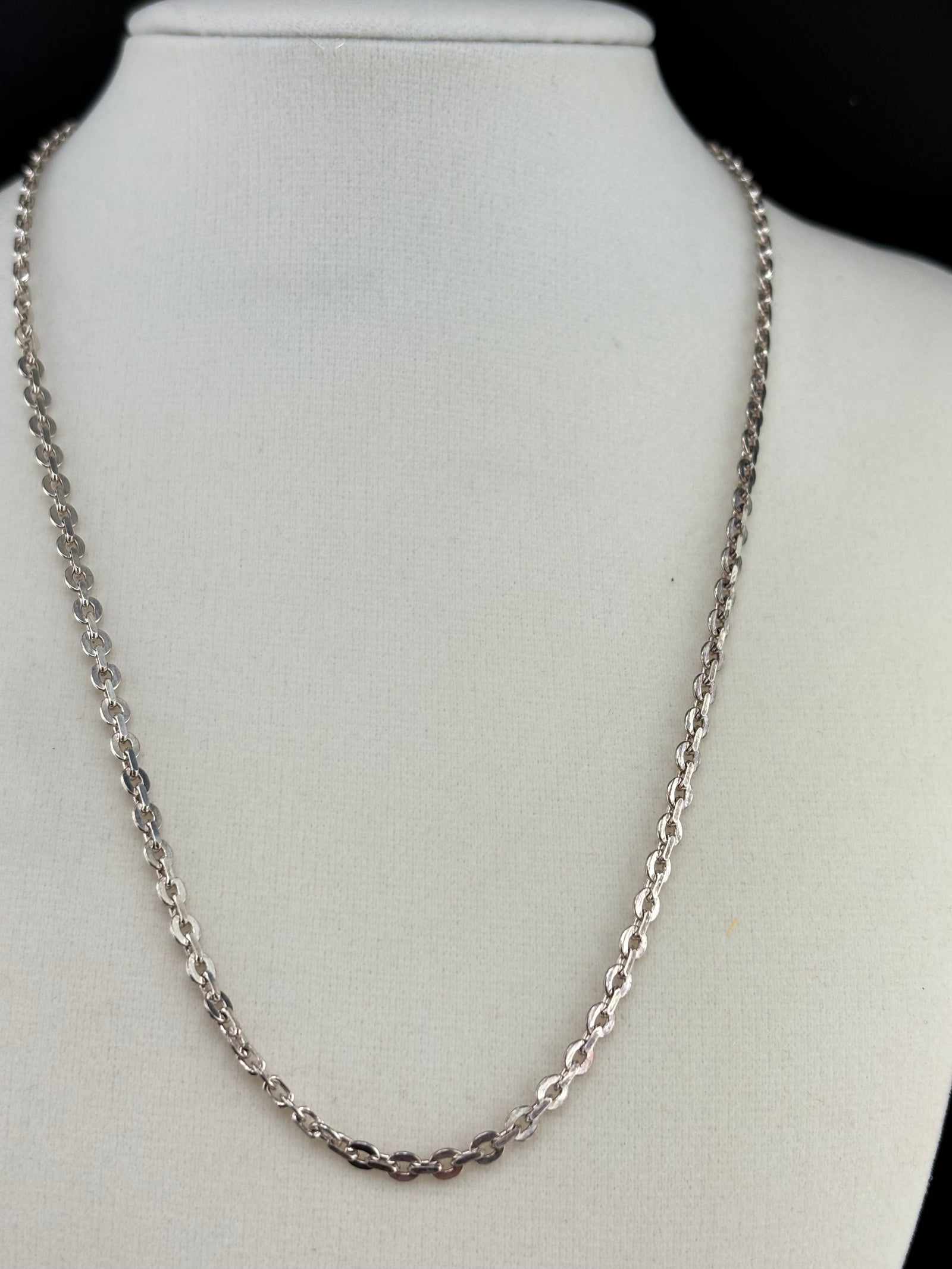 .925 Sterling Silver Cable Link Necklace – 2.94mm / 18" detail view