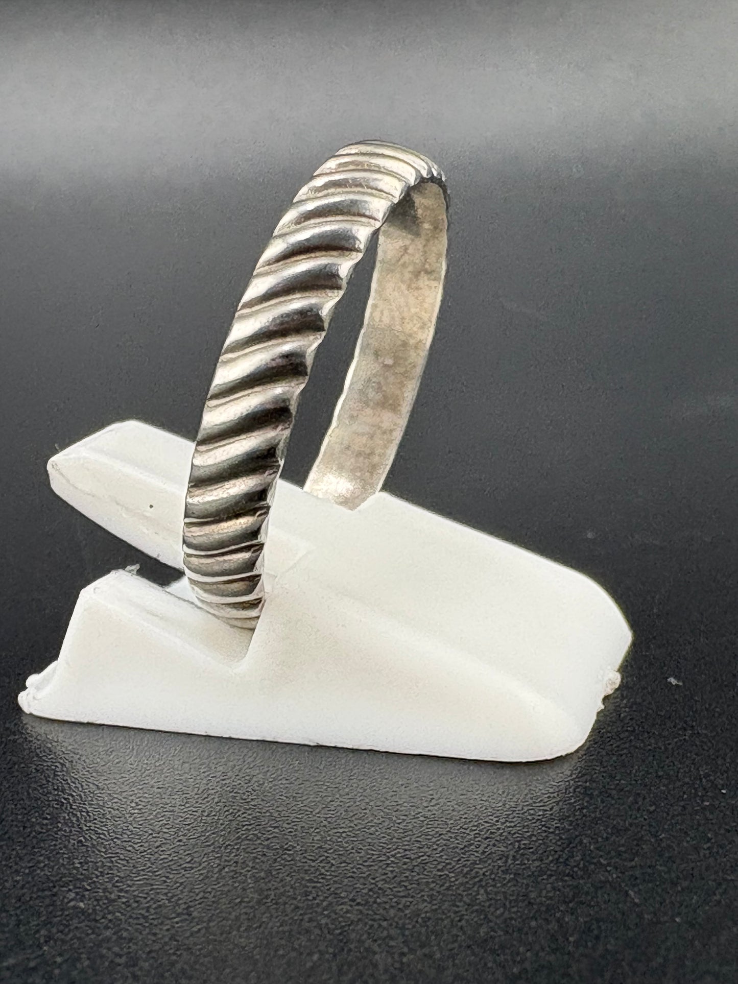 .925 Sterling Silver Textured Band Ring – 1.9g – Size 9