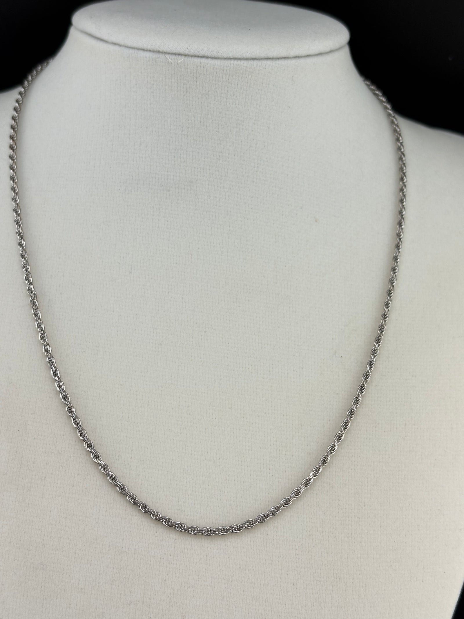 .925 Sterling Silver Rope Chain Necklace – 1.67mm / 16" detail view