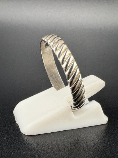 .925 Sterling Silver Textured Band Ring – 1.9g – Size 9