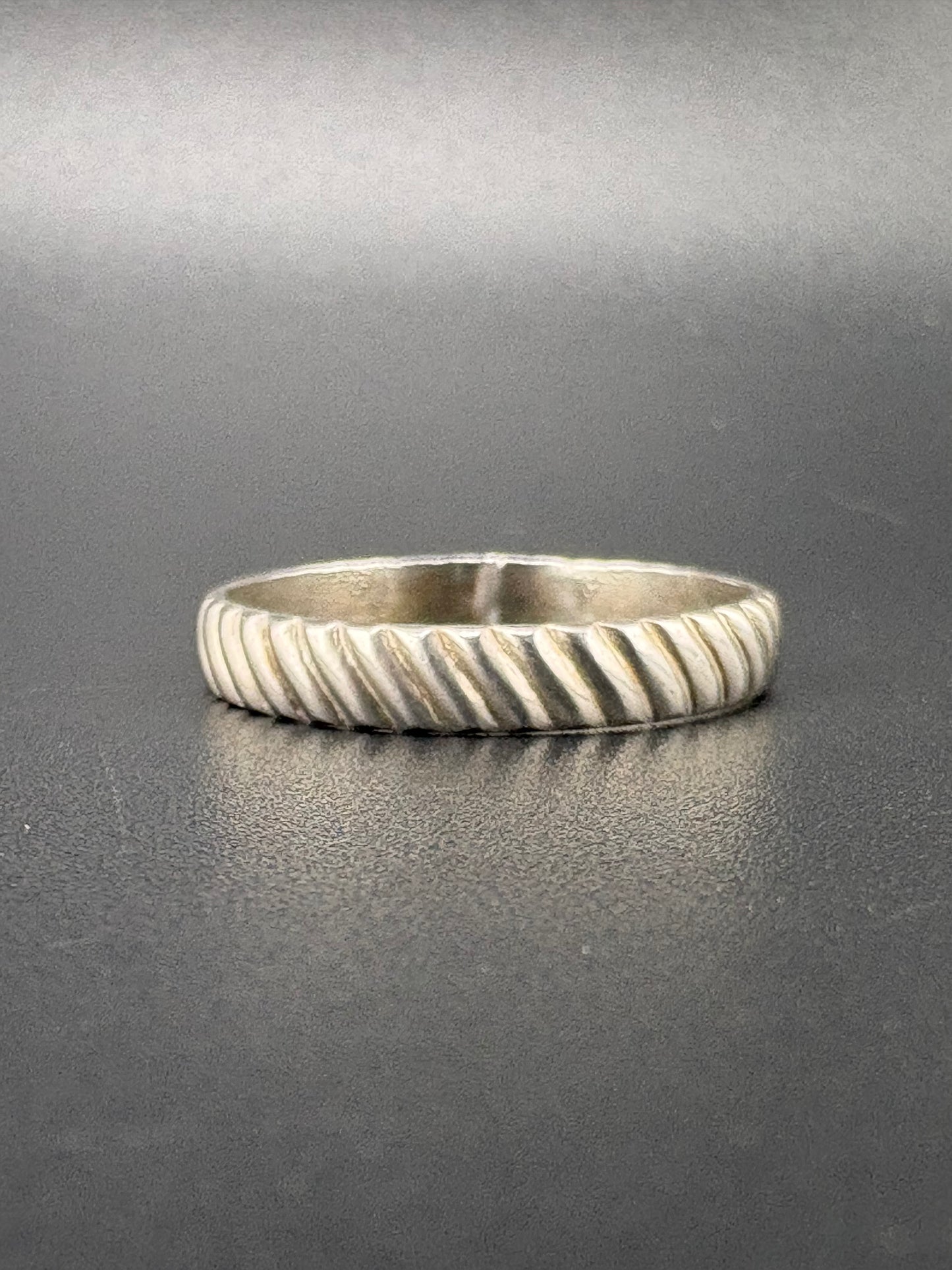 .925 Sterling Silver Textured Band Ring – 1.9g – Size 9