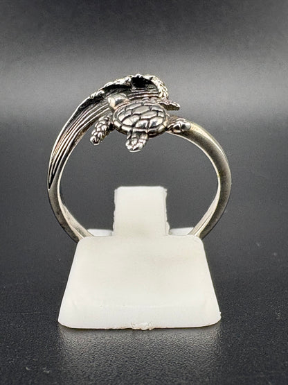 .925 Sterling Silver Turtle & Wave Ring – 2.52g – Size 7