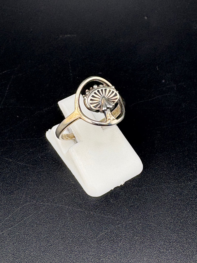 .925 Sterling Silver Mushroom Ring – 1.75g – Size 6