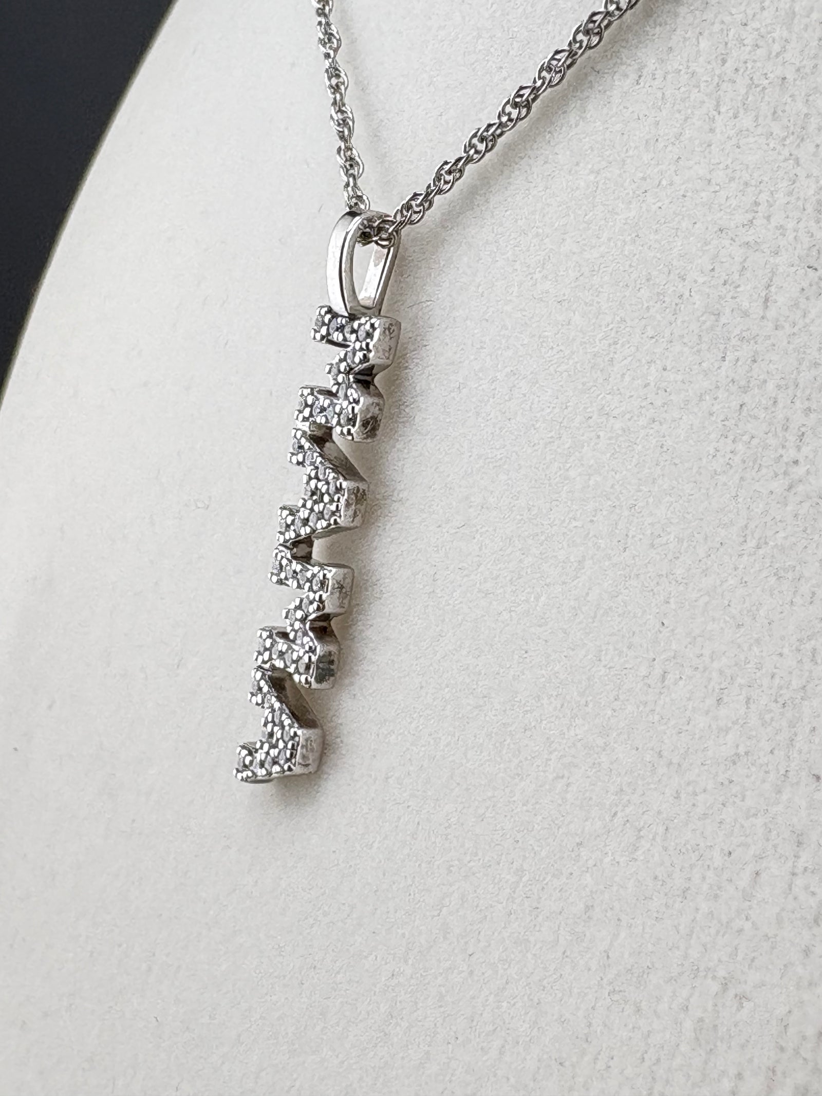 .925 Sterling Silver MAMA Pendant with CZ Stones – 5.2mm / 1" detail view
