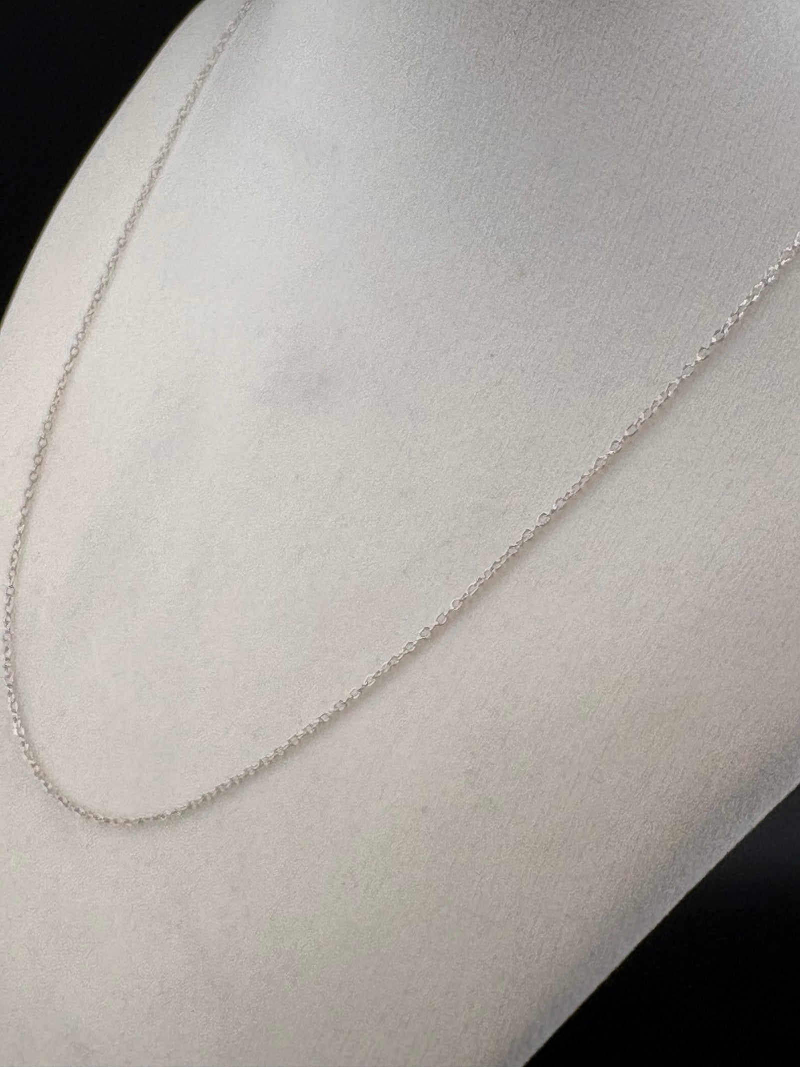 .925 Sterling Silver Cable Chain Necklace – 0.57mm / 18" detail view