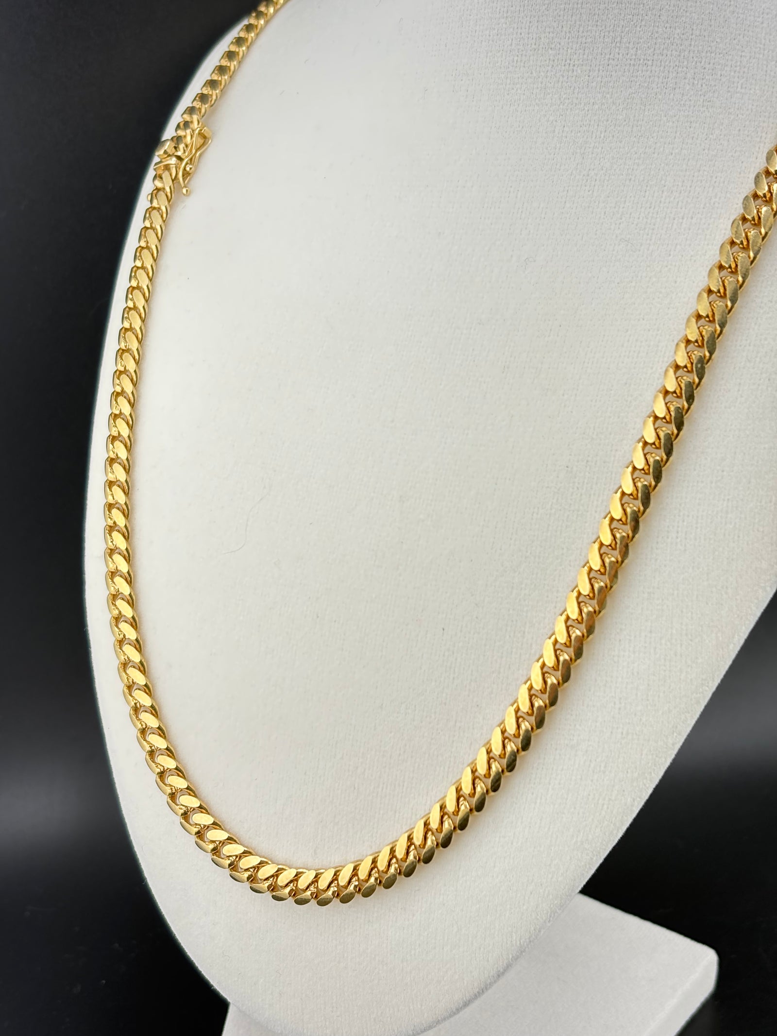 .925 Sterling Silver Cuban Link Necklace – 14K Gold Bonded – 5.9mm / 24.5" detail view