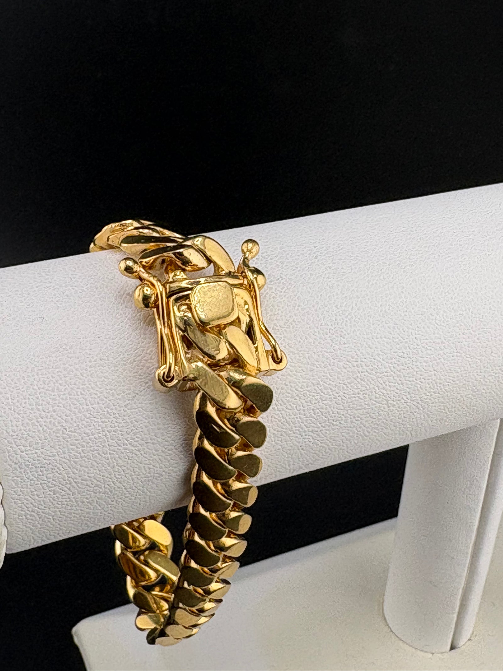 14K Gold Bonded Cuban Link Bracelet – .925 Sterling Silver – 10.9mm / 8.5" detail view