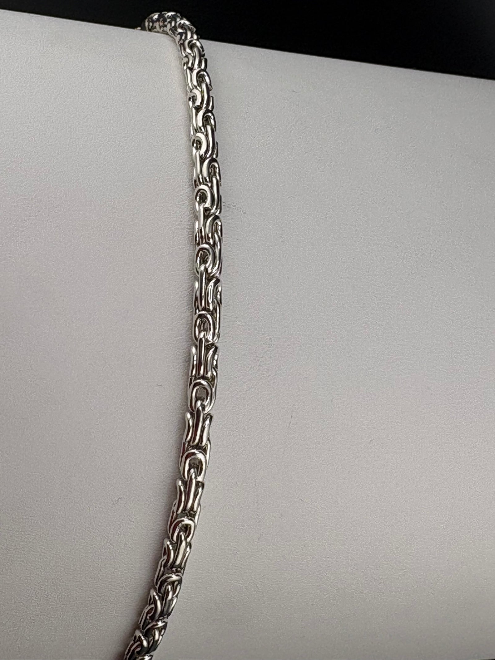 .925 Sterling Silver Byzantine Chain Link Bracelet – 4mm – 8" detail view