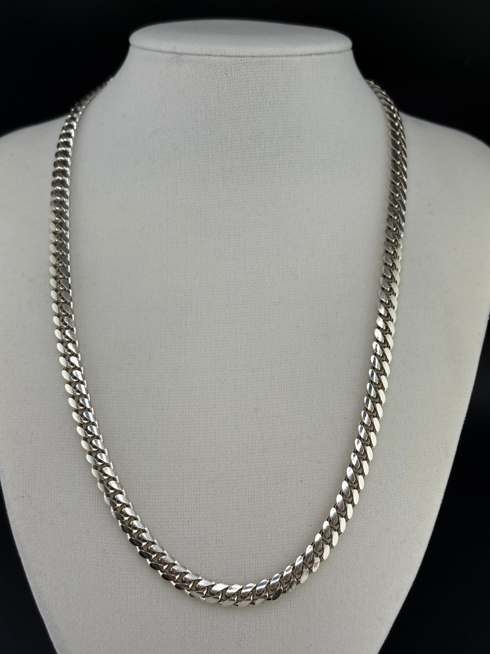 .925 Sterling Silver Cuban Link Necklace – 46.43g - 6.09mm / 20" detail view