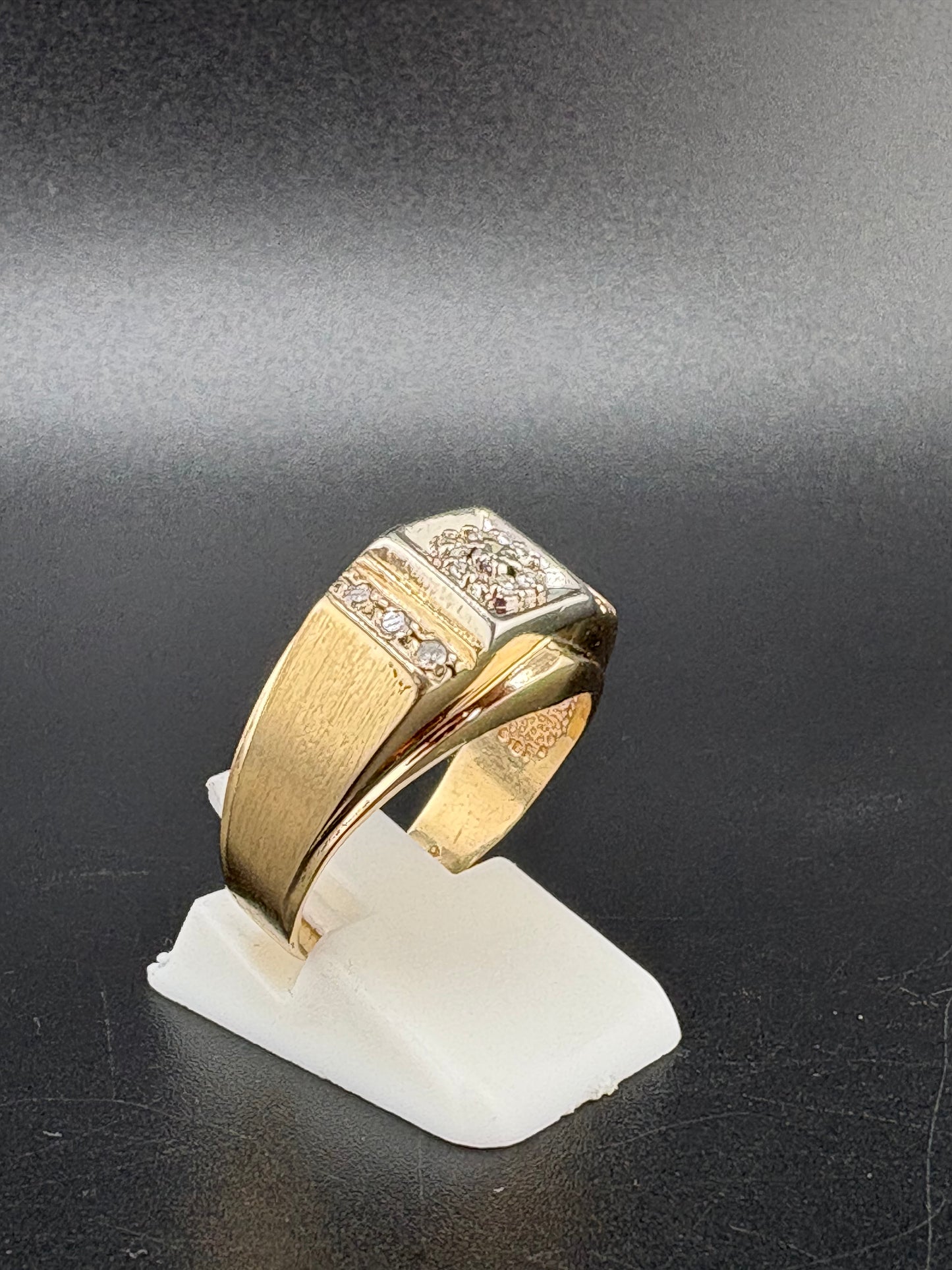 10K Gold Diamond Ring – 1 CTW - 4.6g / Size 8