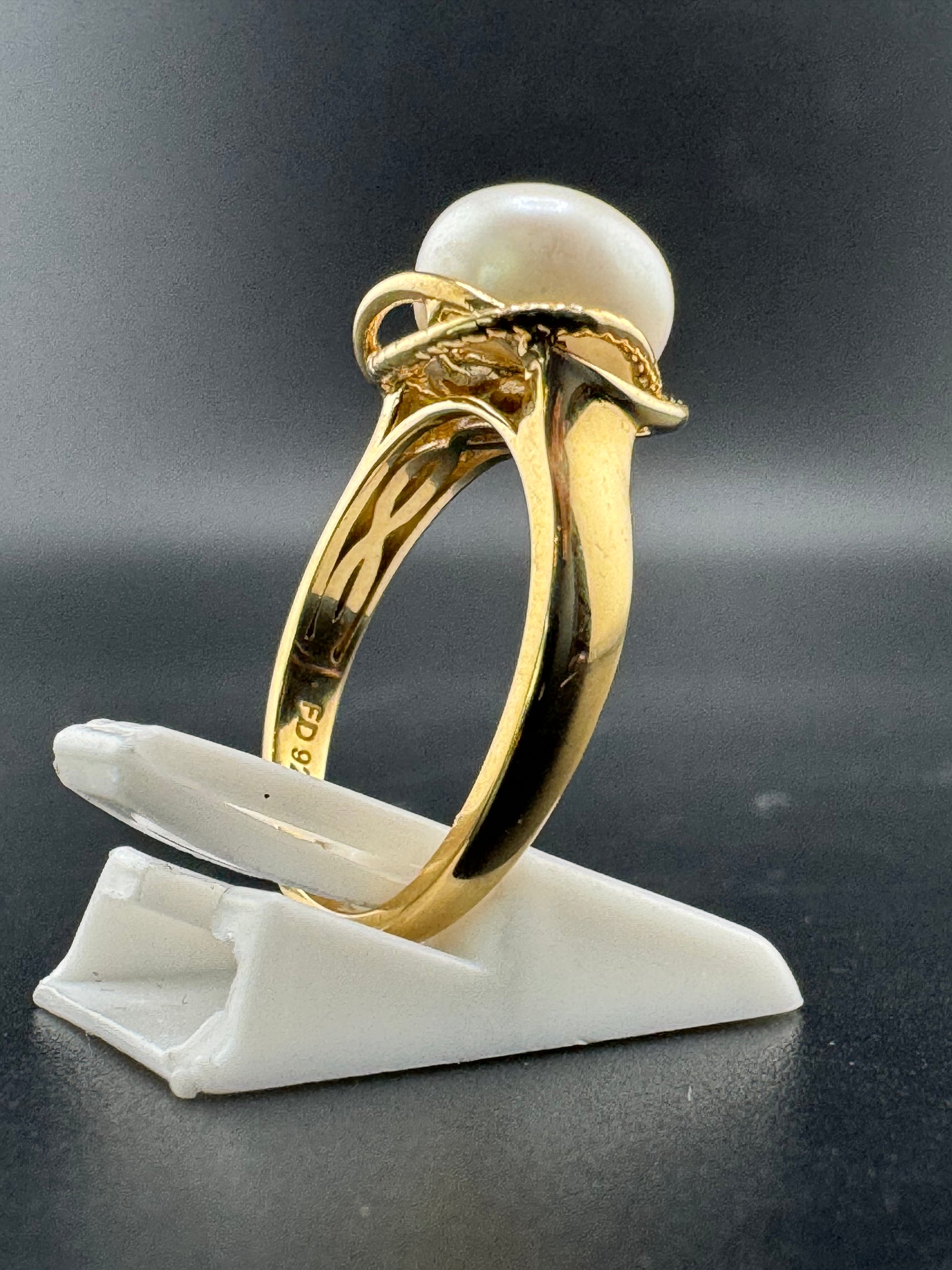 Gold Plated 925 Sterling Silver Pearl Ring – Size 7, 3.7 Grams detail view