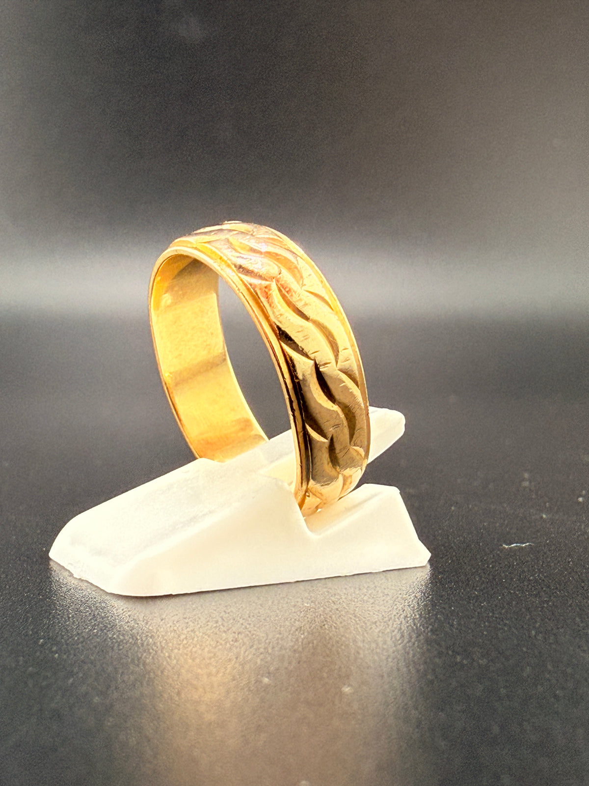 Mens 14k Gold band - Waves detail view