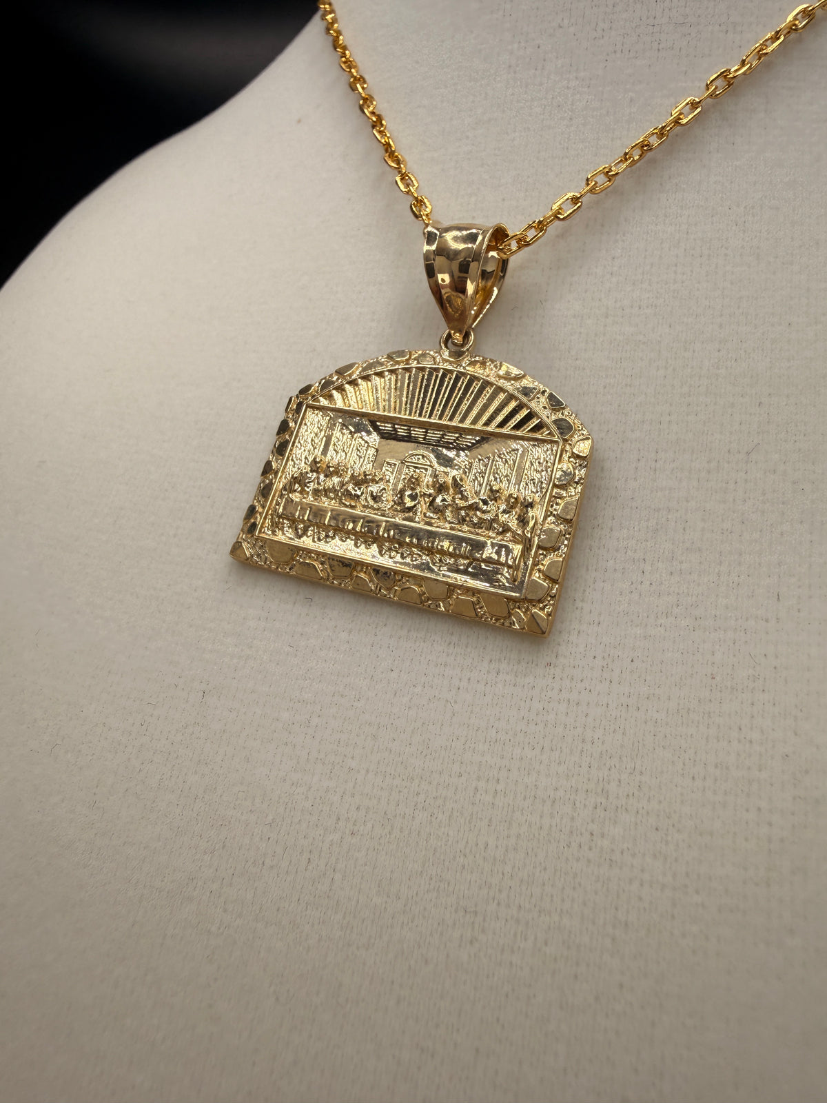 14K Gold The Last Supper Pendant detail view