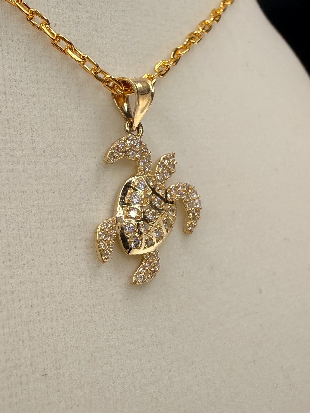 14K Gold CZ Diamond Turtle Pendant detail view