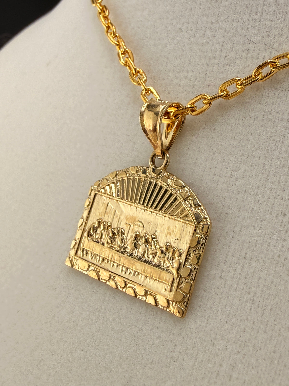 14K Solid Gold “The Last Supper” Pendant detail view